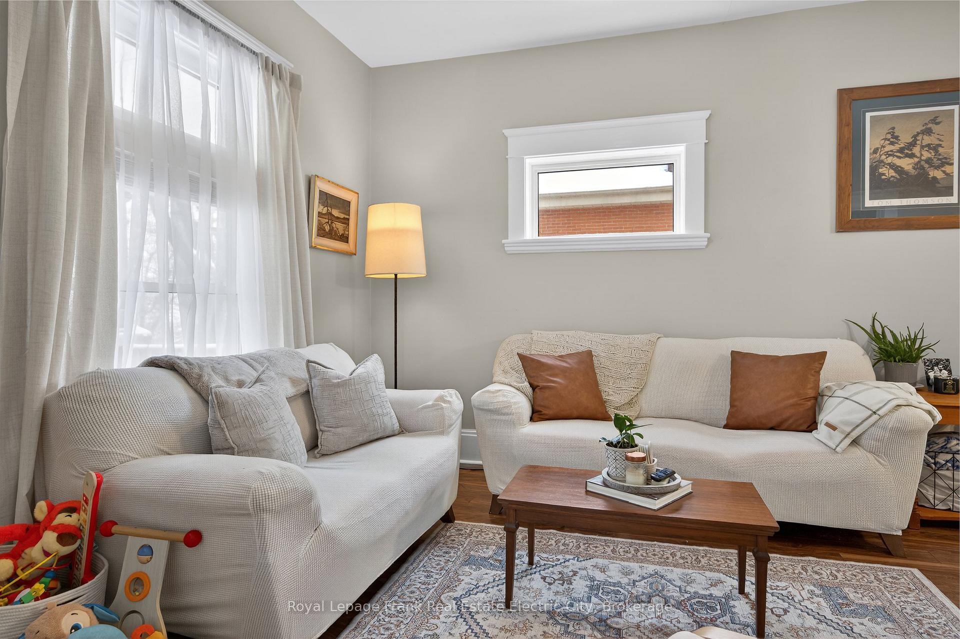 Photo 4 of 647 Bethune Street, Peterborough, Town Ward 3 — HOMEH