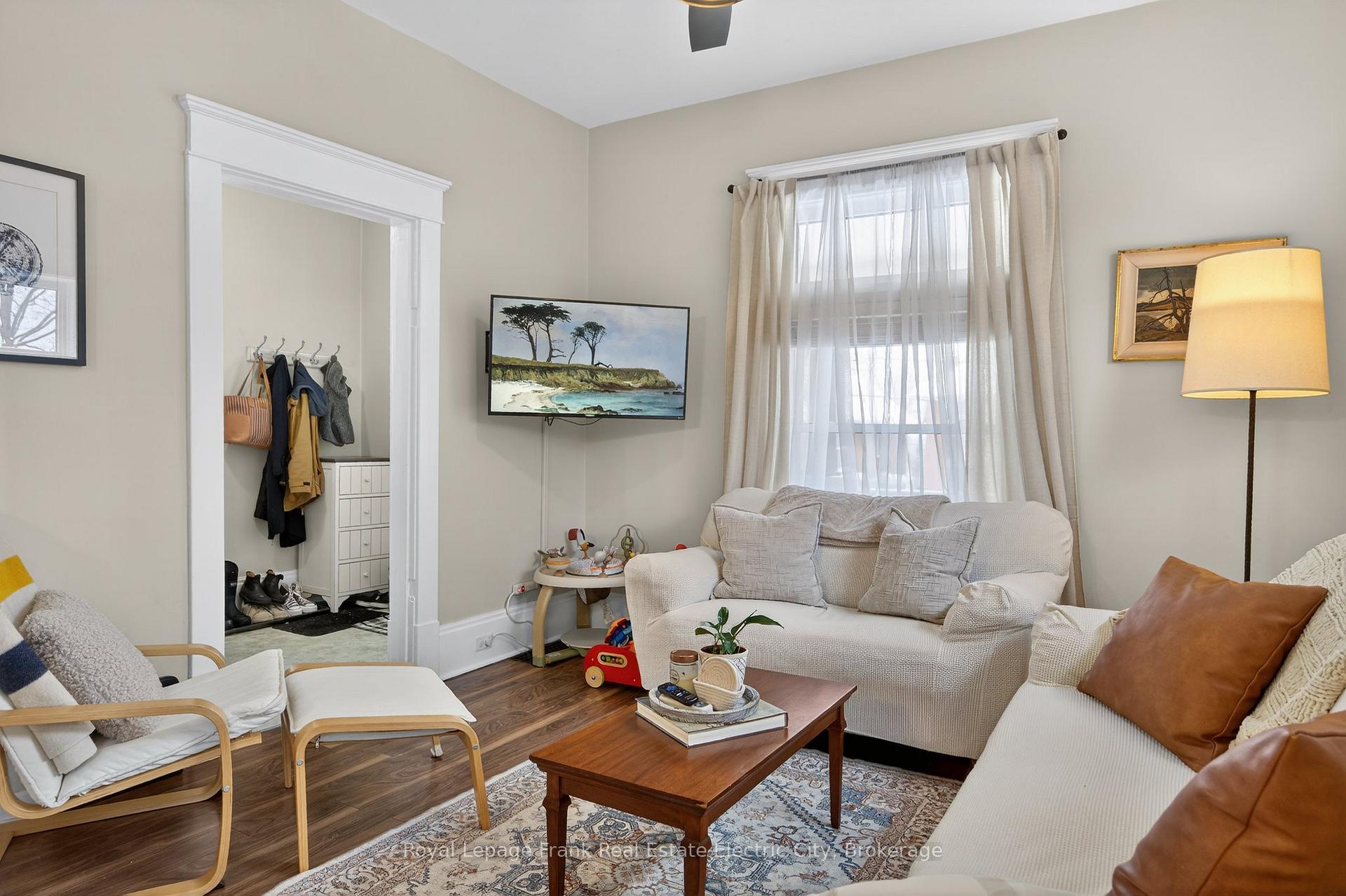 Photo 5 of 647 Bethune Street, Peterborough, Town Ward 3 — HOMEH