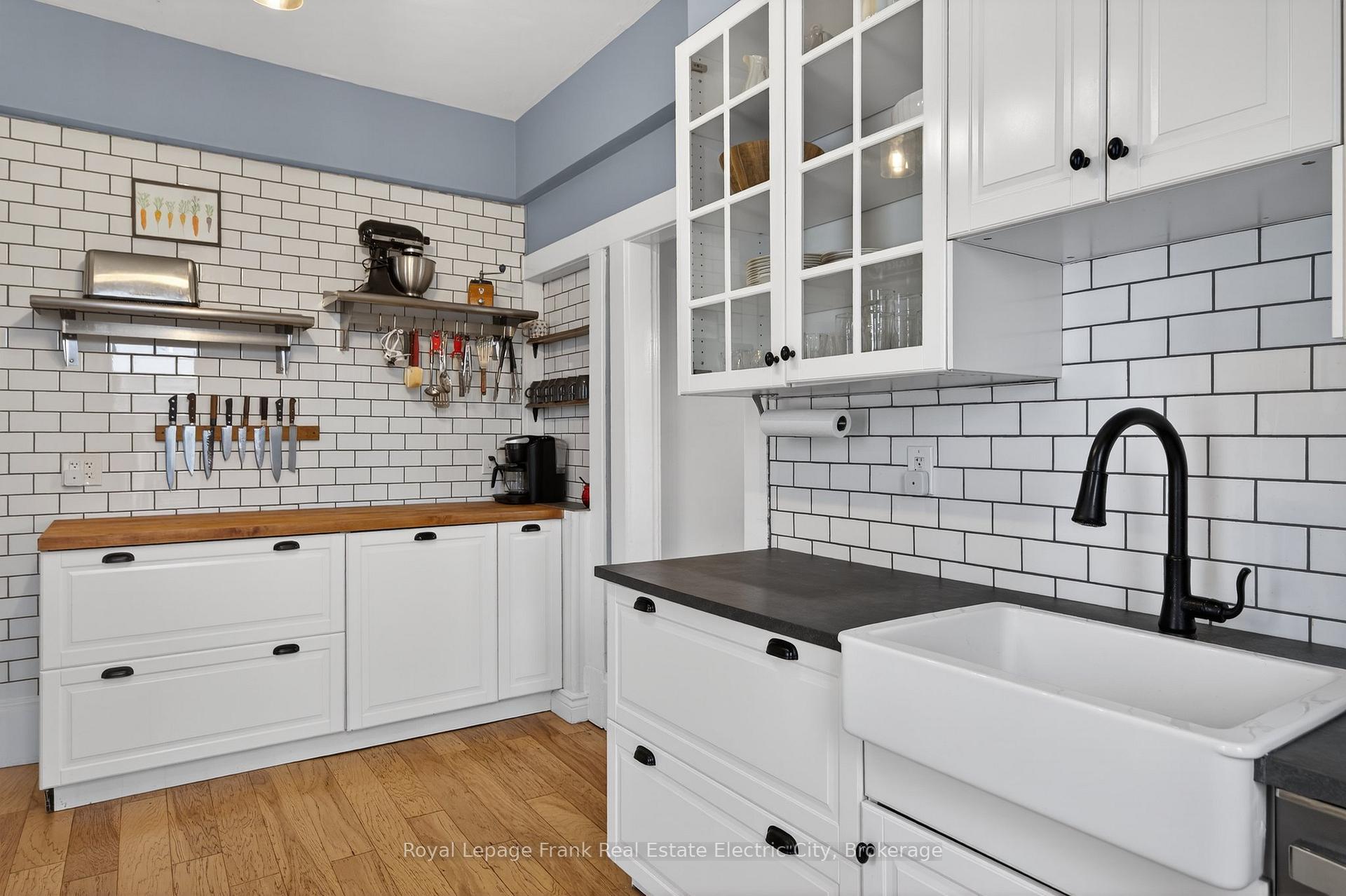 Photo 11 of 647 Bethune Street, Peterborough, Town Ward 3 — HOMEH