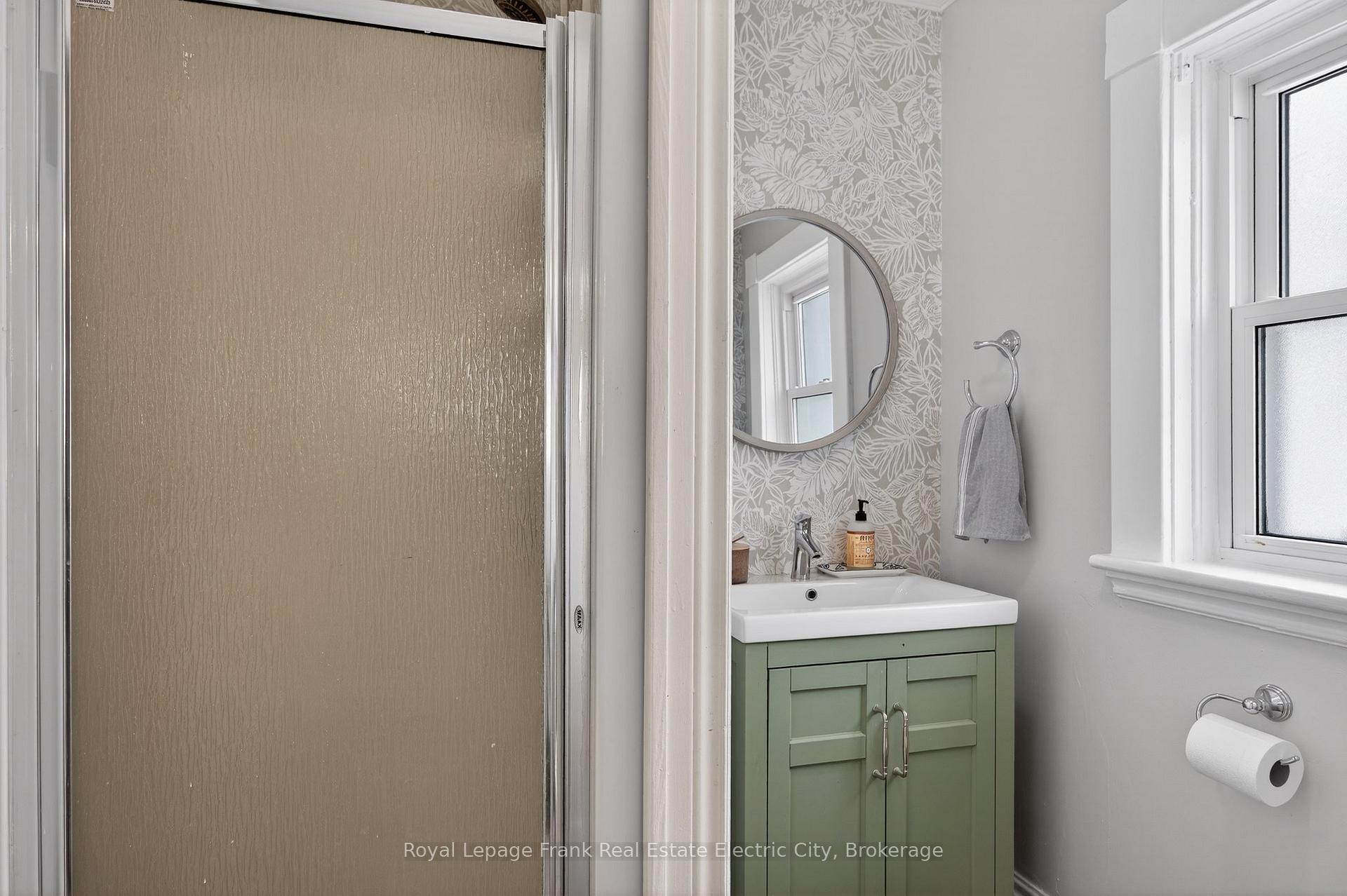 Photo 16 of 647 Bethune Street, Peterborough, Town Ward 3 — HOMEH