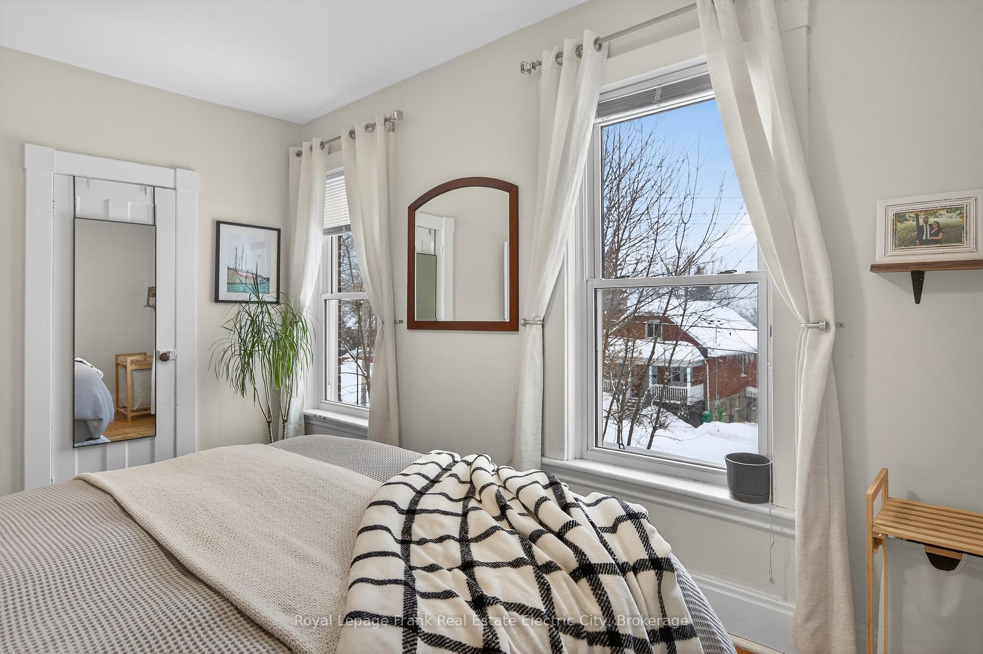Photo 23 of 647 Bethune Street, Peterborough, Town Ward 3 — HOMEH