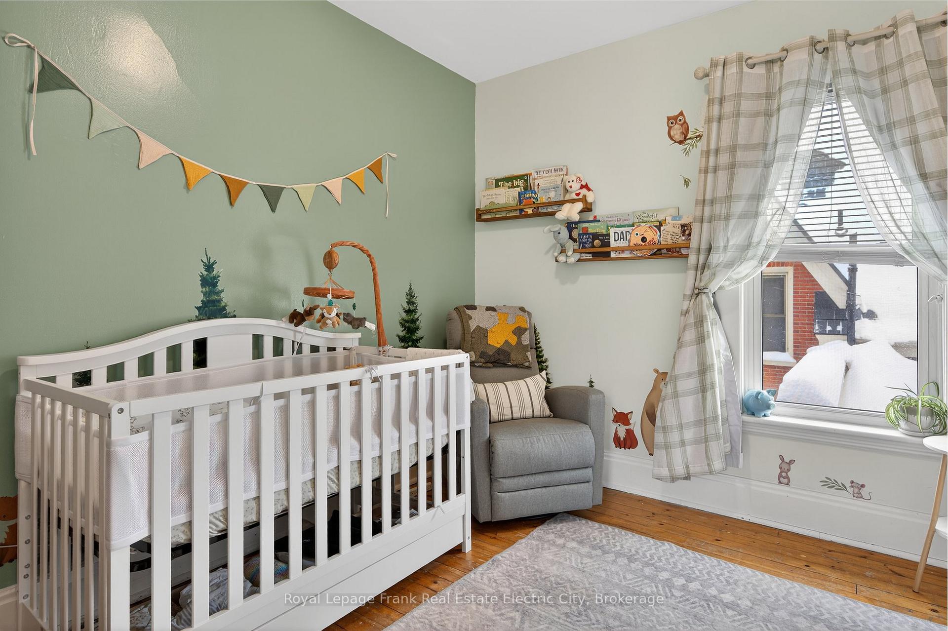 Photo 26 of 647 Bethune Street, Peterborough, Town Ward 3 — HOMEH
