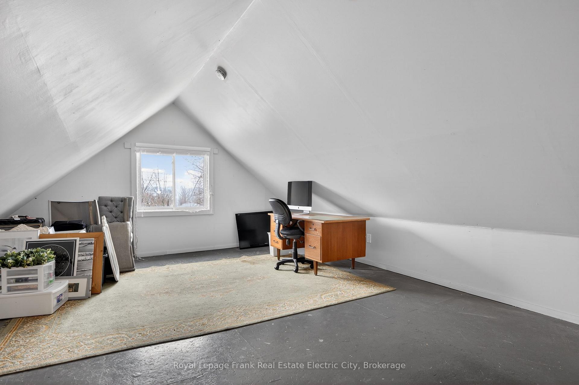 Photo 37 of 647 Bethune Street, Peterborough, Town Ward 3 — HOMEH