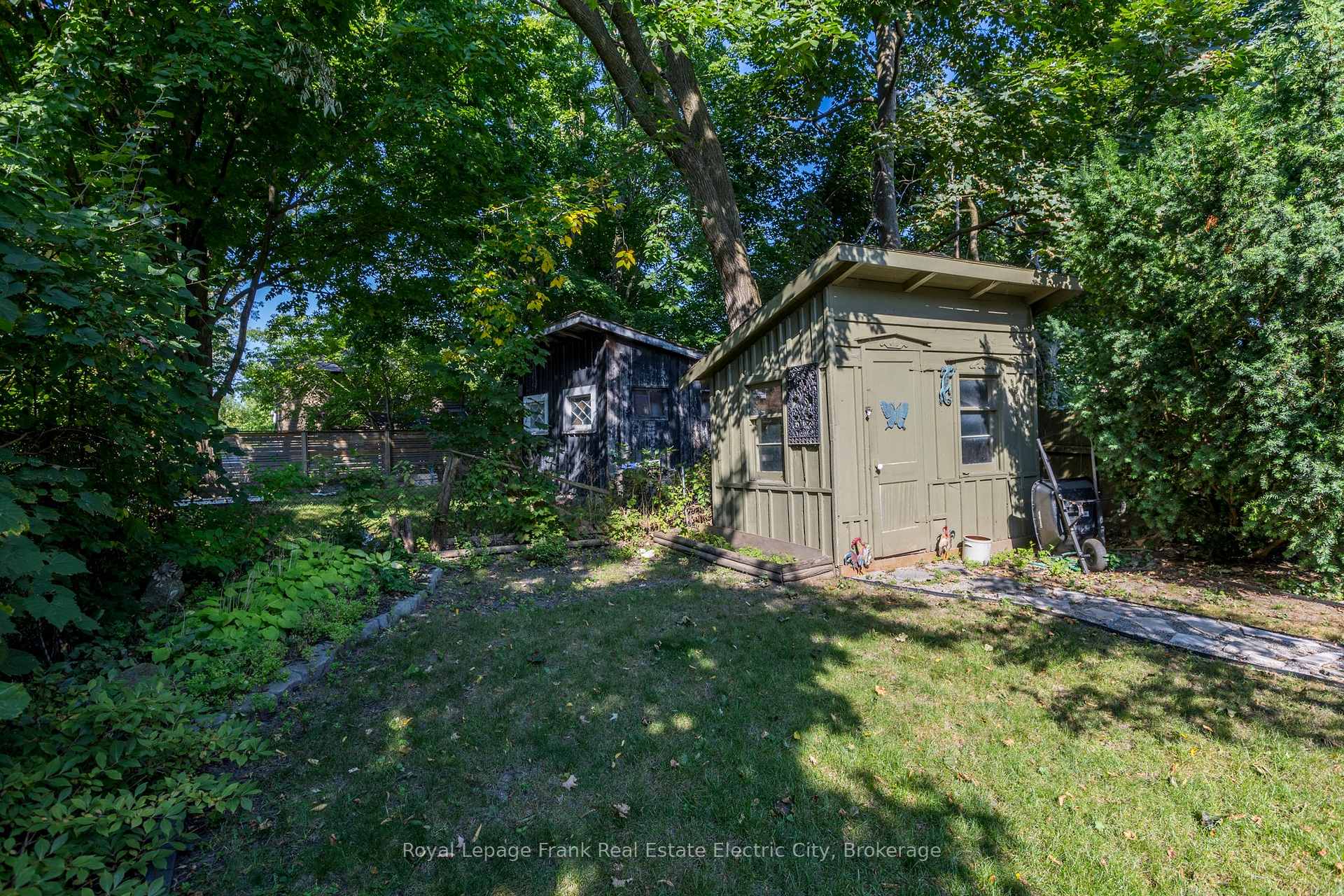 Photo 43 of 647 Bethune Street, Peterborough, Town Ward 3 — HOMEH