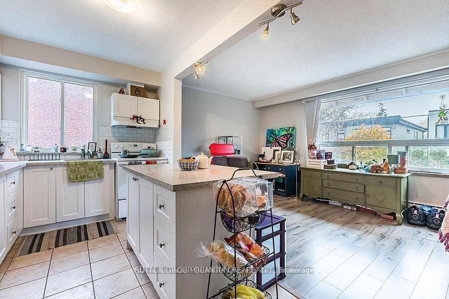 Photo 3 of Unit UPPER APT #2, 314 Lakeshore Road E, Mississauga, Port Credit — HOMEH