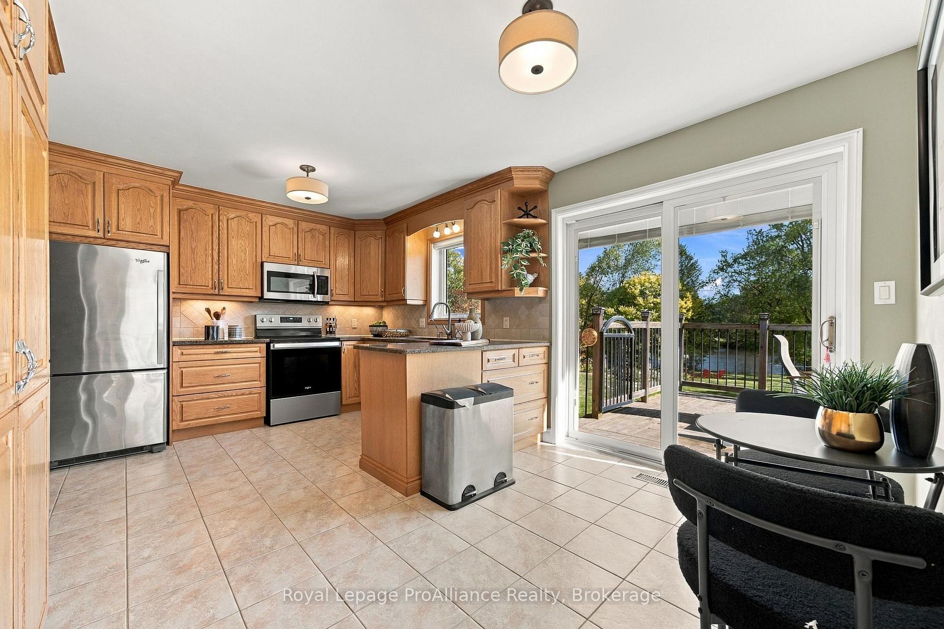 Photo 12 of 176 Ashley Street, Belleville, Thurlow Ward — HOMEH