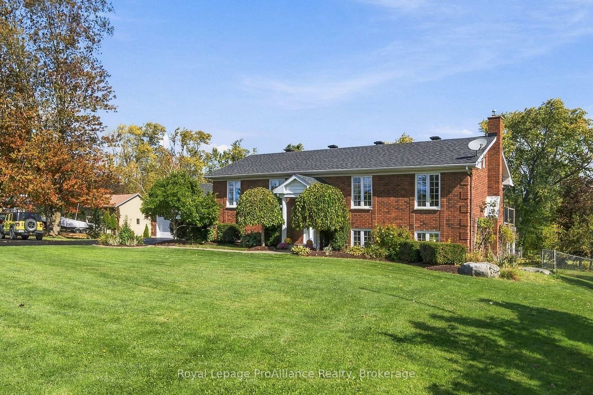 Photo 40 of 176 Ashley Street, Belleville, Thurlow Ward — HOMEH