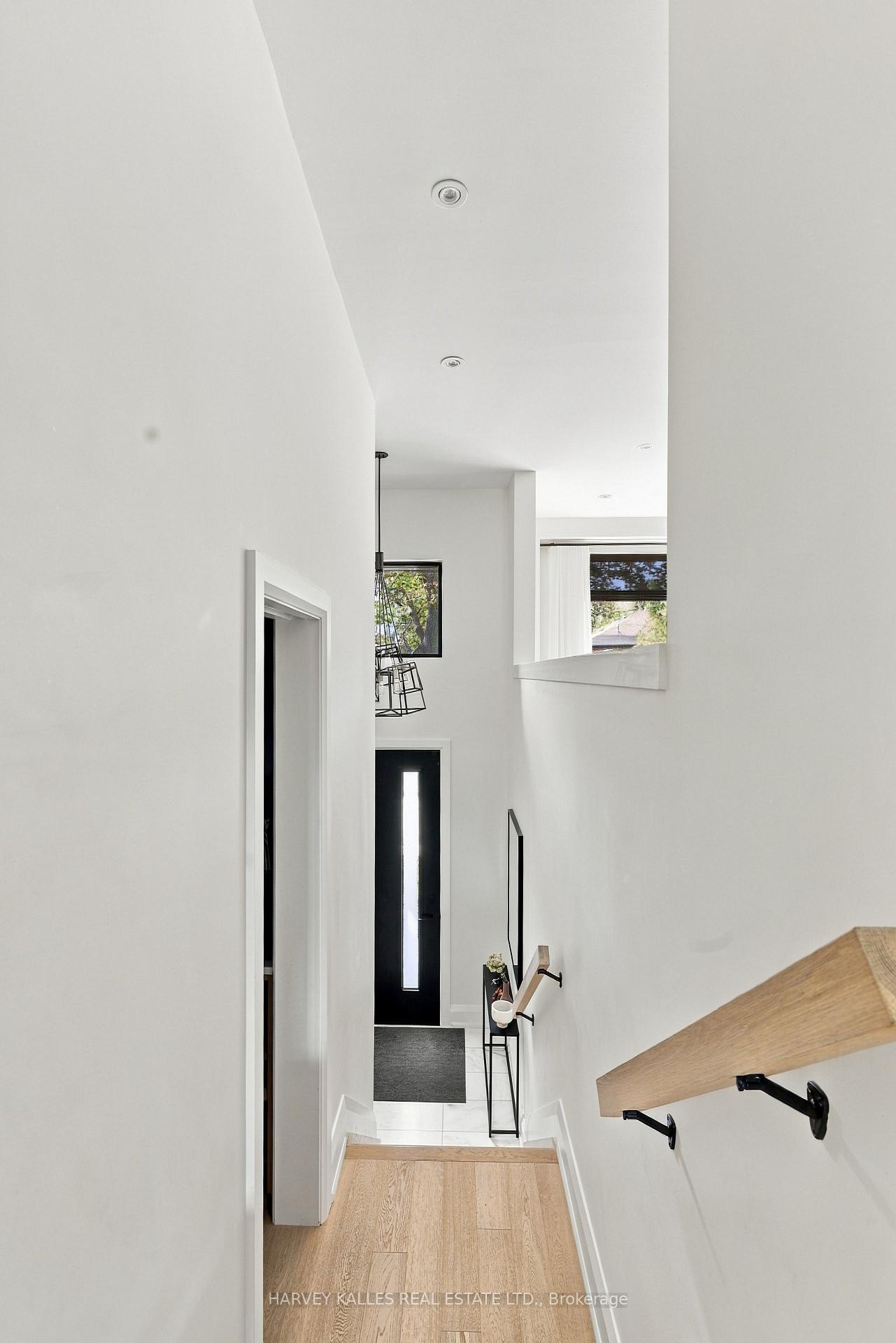 Photo 4 of 57 Roseneath Gardens, Toronto, Oakwood Village — HOMEH