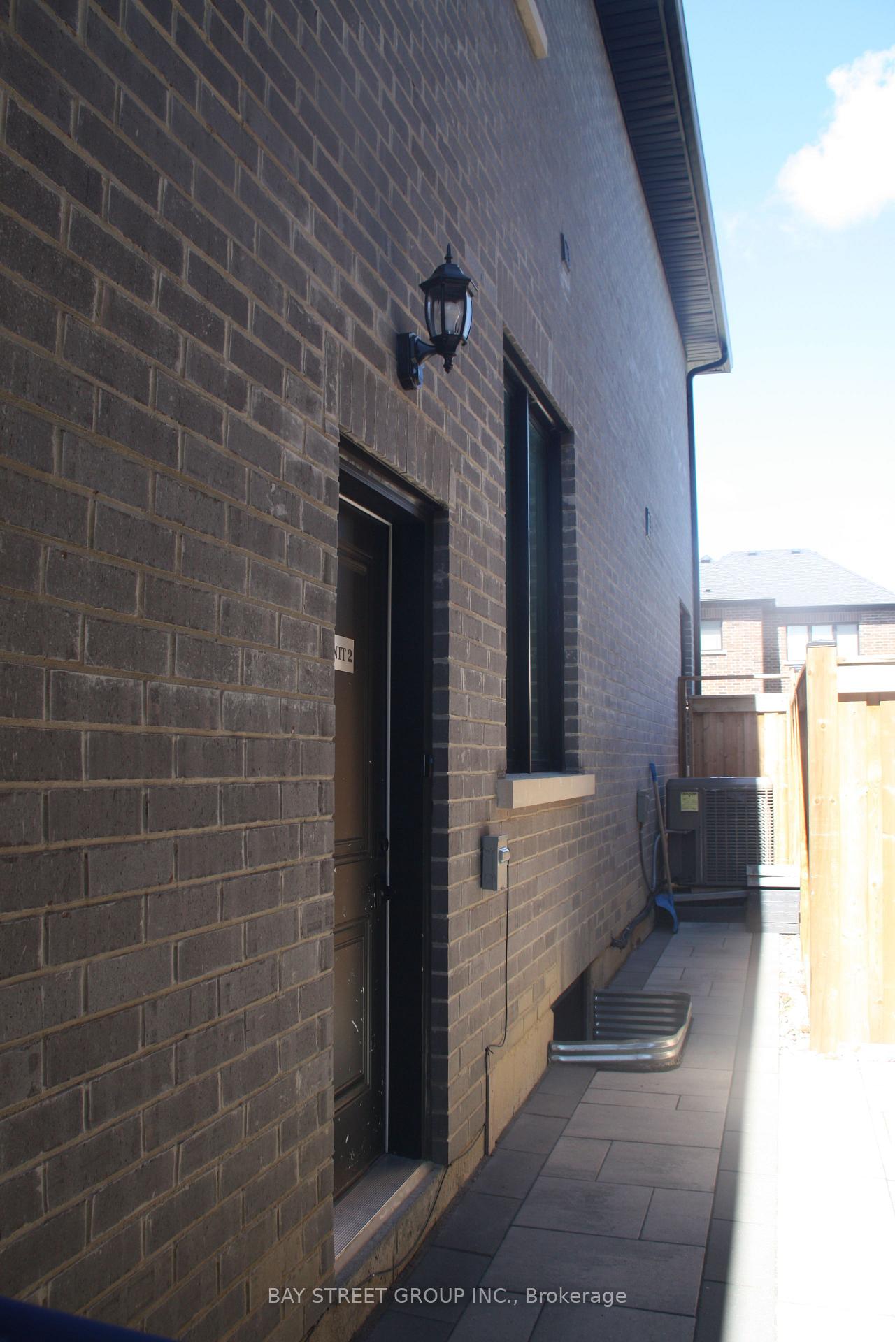 Photo 2 of Unit UNIT 2, 22 Deer Pass Road, East Gwillimbury, Sharon — HOMEH