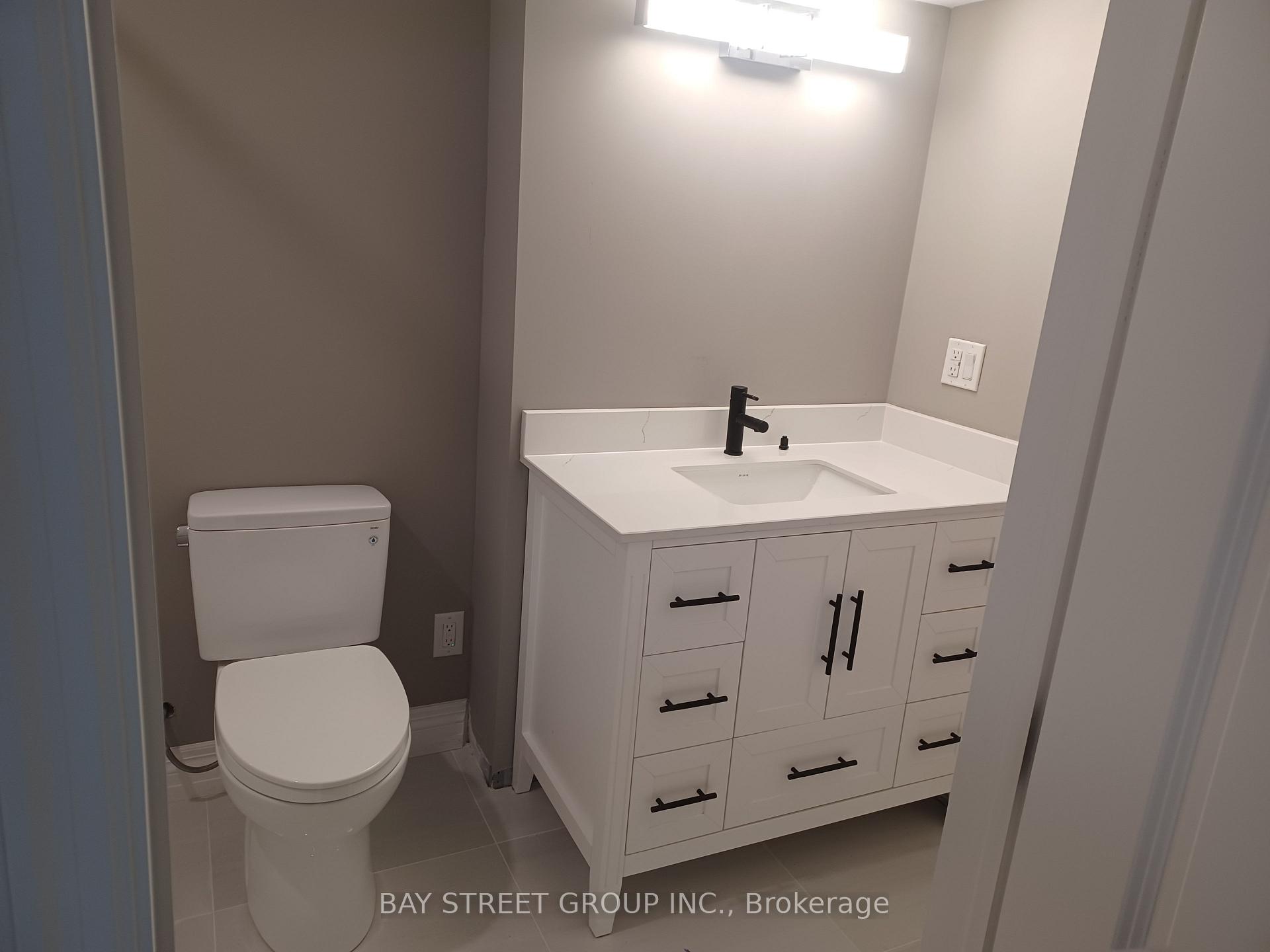 Photo 5 of Unit UNIT 2, 22 Deer Pass Road, East Gwillimbury, Sharon — HOMEH