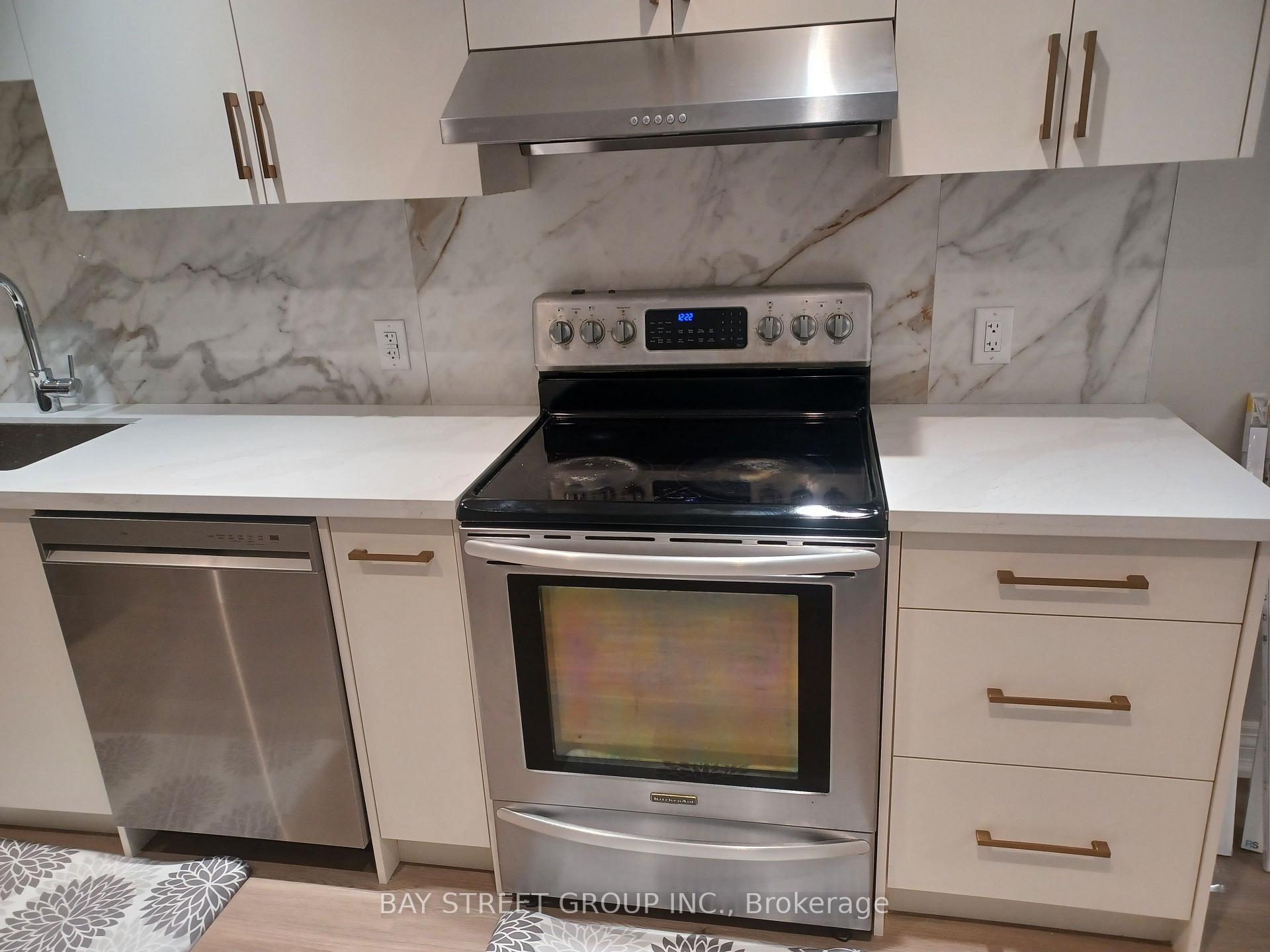 Photo 11 of Unit UNIT 2, 22 Deer Pass Road, East Gwillimbury, Sharon — HOMEH