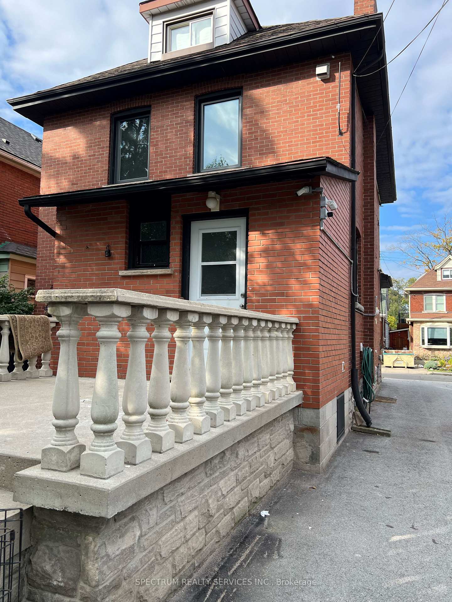 Photo 3 of Unit 2, 161 Rothsay Avenue, Hamilton, Delta — HOMEH
