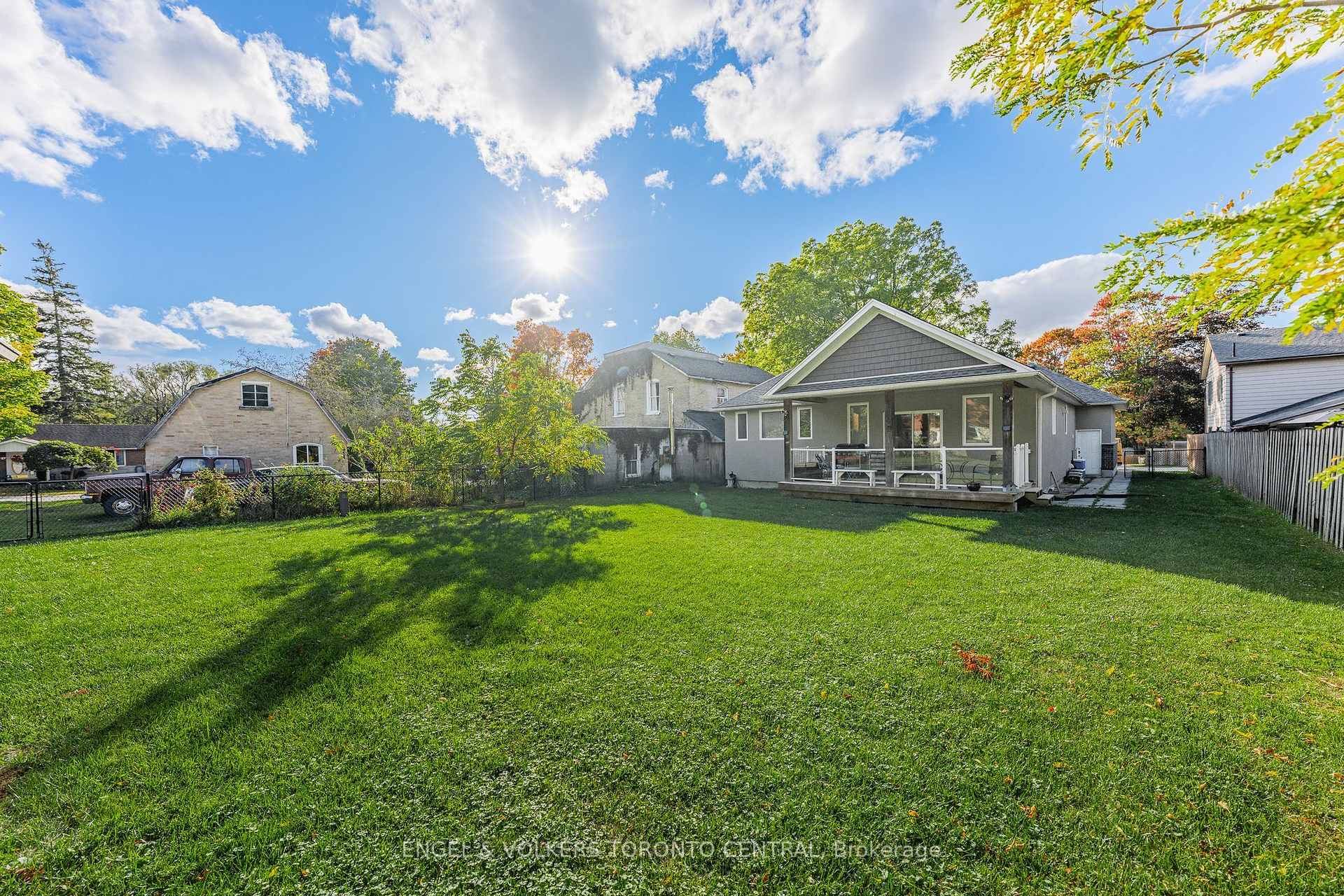 Photo of 335 Turnberry Street