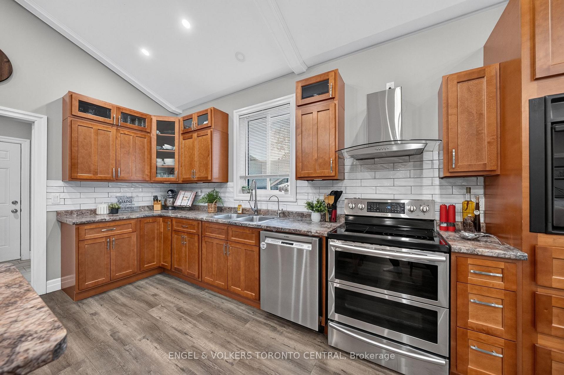 Photo 17 of 335 Turnberry Street, Huron East, Brussels — HOMEH