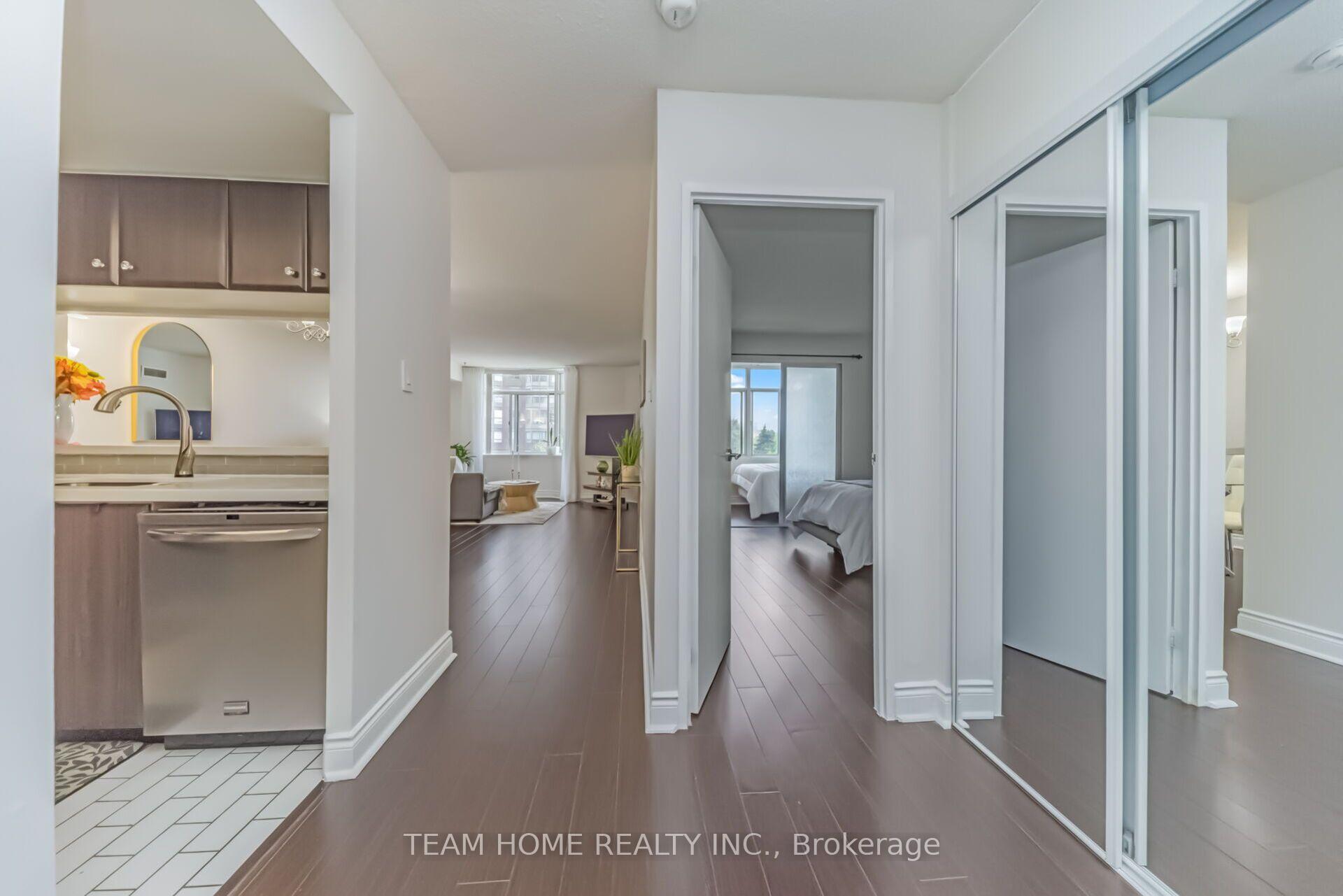 Photo 2 of Unit 604, 300 Webb Drive, Mississauga, City Centre — HOMEH