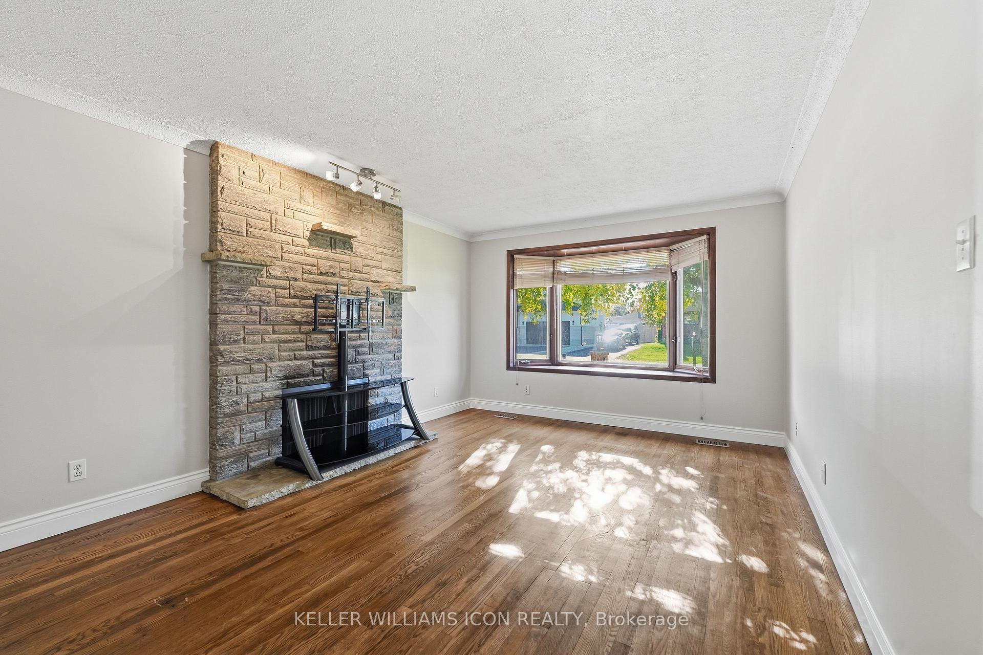 Photo 7 of 103 Harris Place, Ottawa, Meadowlands/St. Claire Gardens — HOMEH