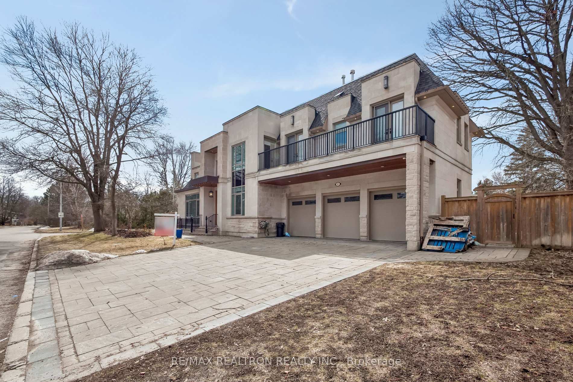 Photo 2 of 12 Miner Circle, Markham, Unionville — HOMEH