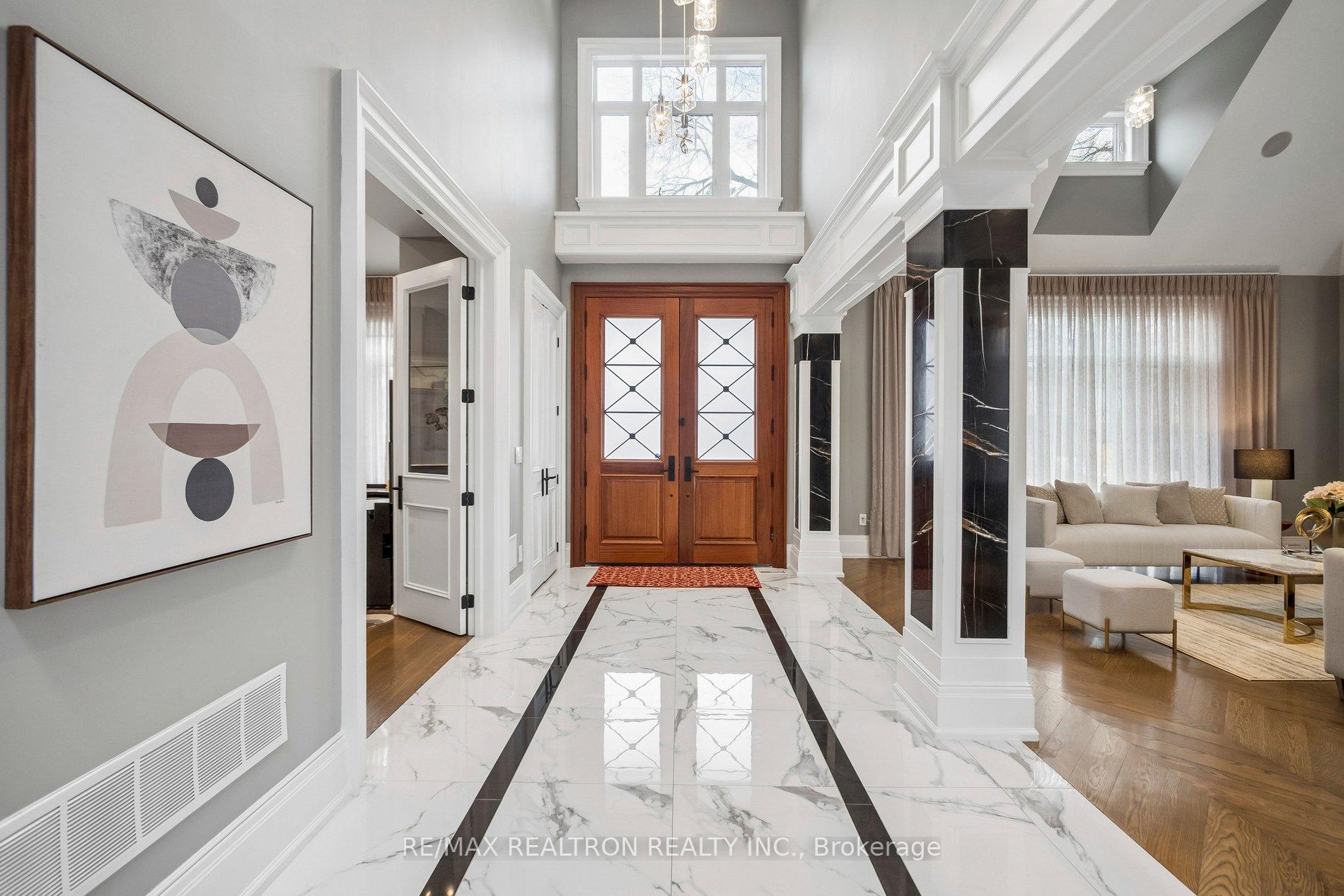 Photo 3 of 12 Miner Circle, Markham, Unionville — HOMEH