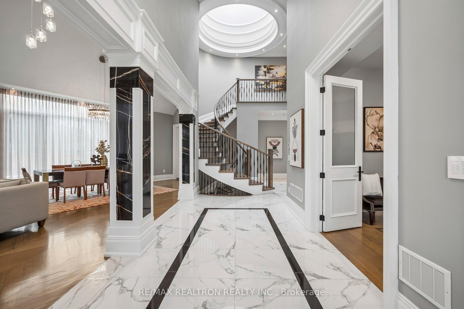 Photo 4 of 12 Miner Circle, Markham, Unionville — HOMEH