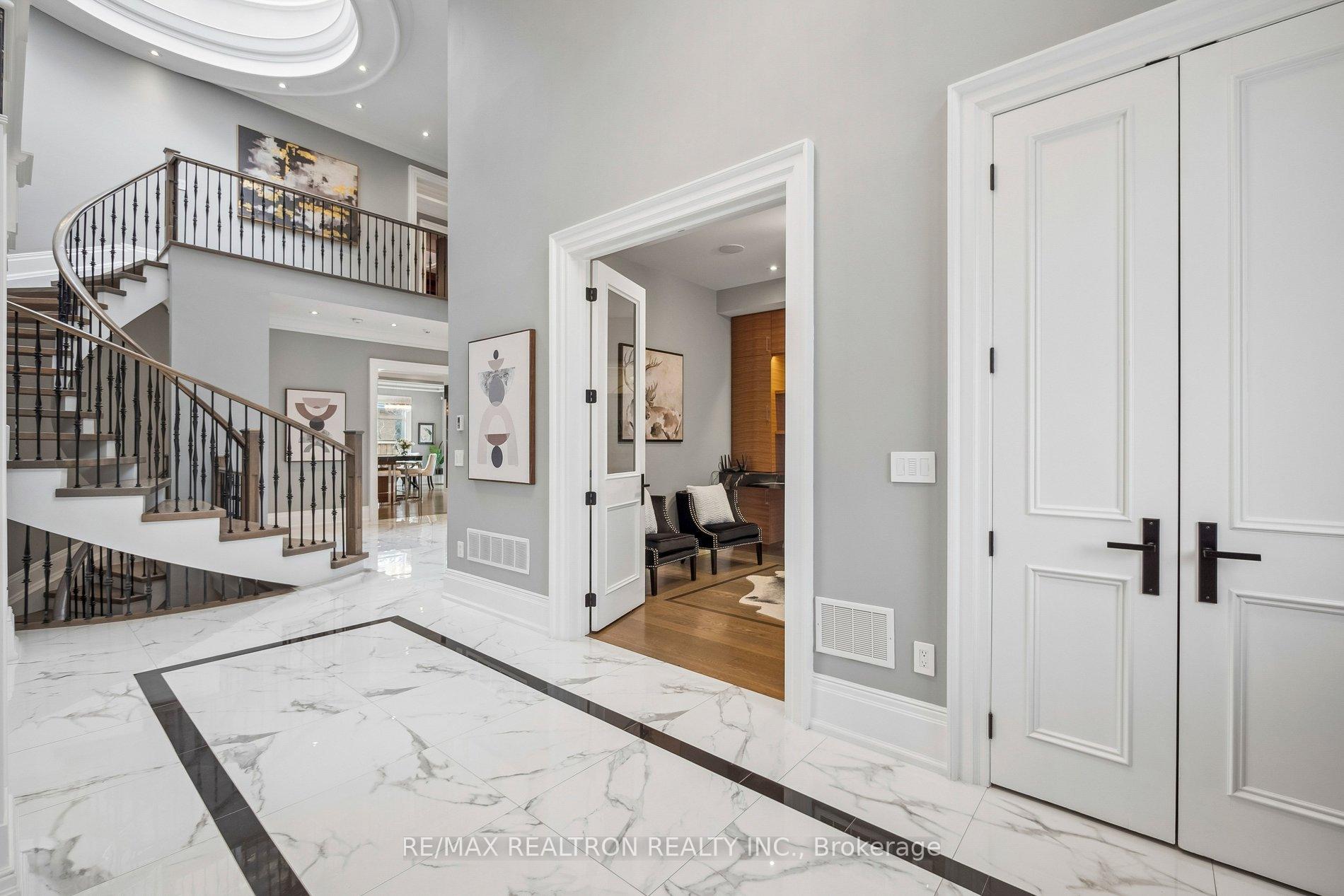 Photo 6 of 12 Miner Circle, Markham, Unionville — HOMEH