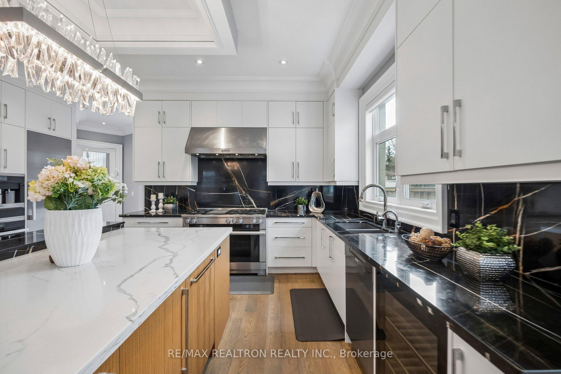 Photo 23 of 12 Miner Circle, Markham, Unionville — HOMEH