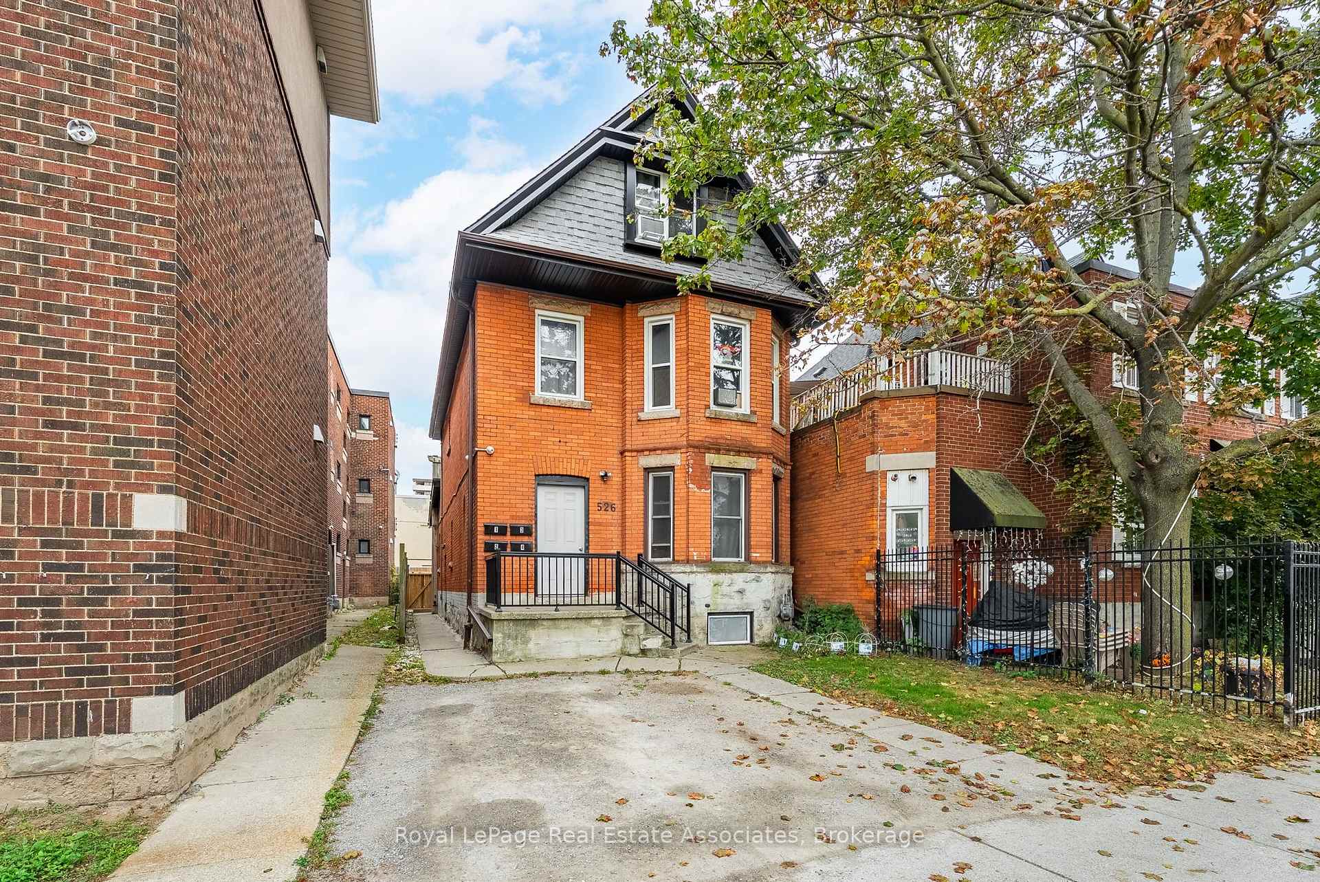 Photo of 526 King Street E