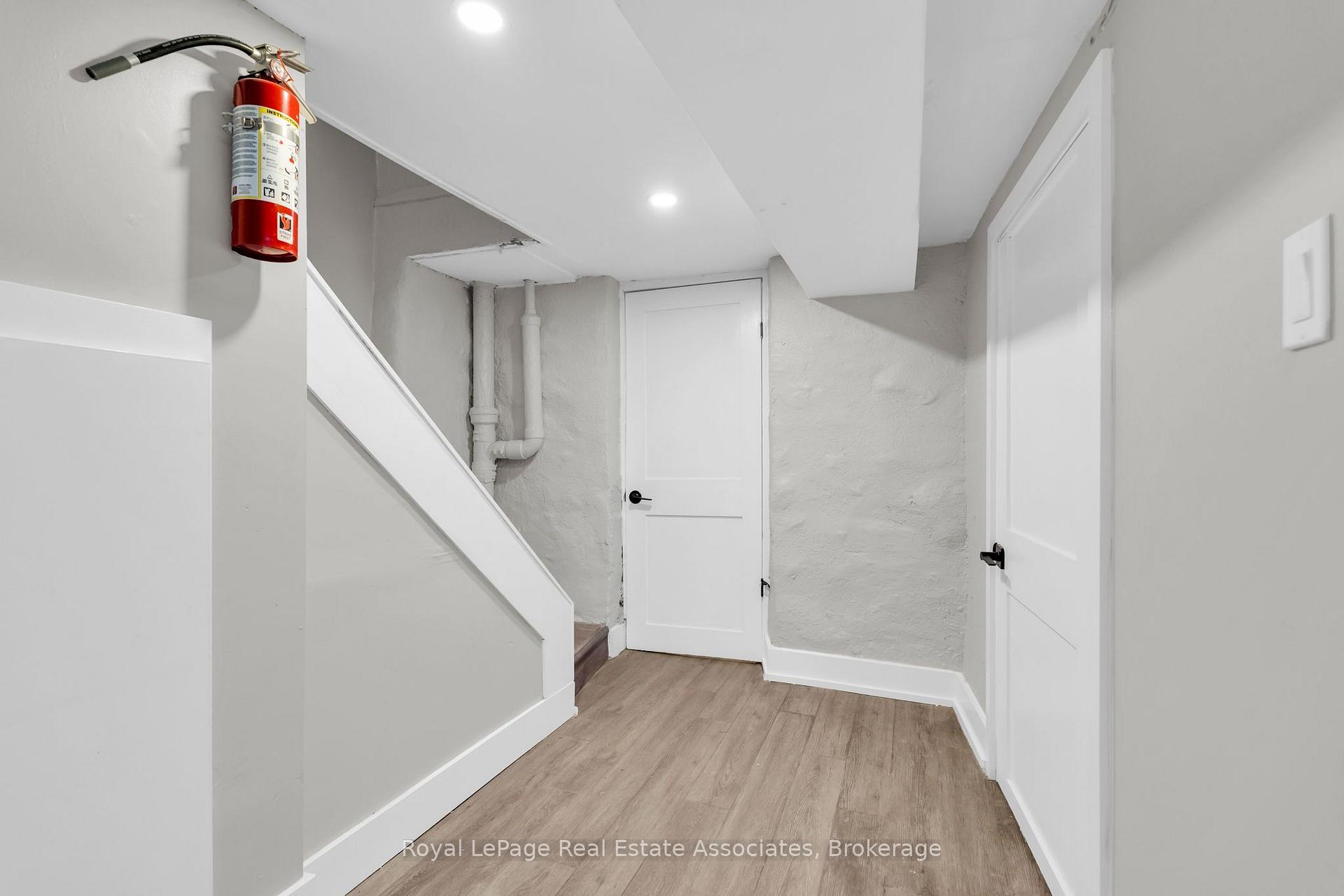 Photo 4 of 526 King Street E, Hamilton, Landsdale — HOMEH