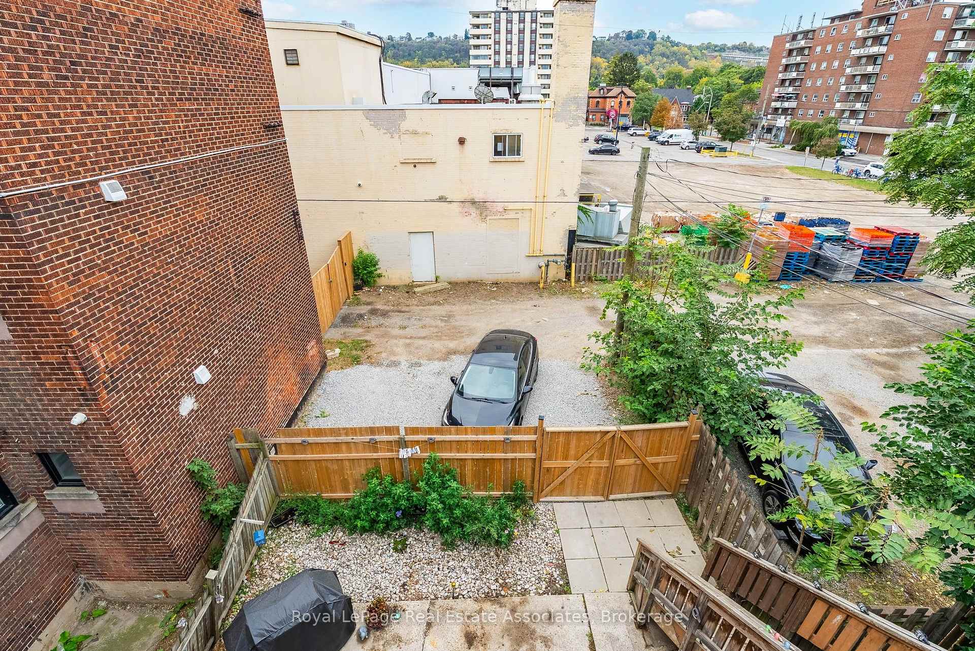 Photo 32 of 526 King Street E, Hamilton, Landsdale — HOMEH