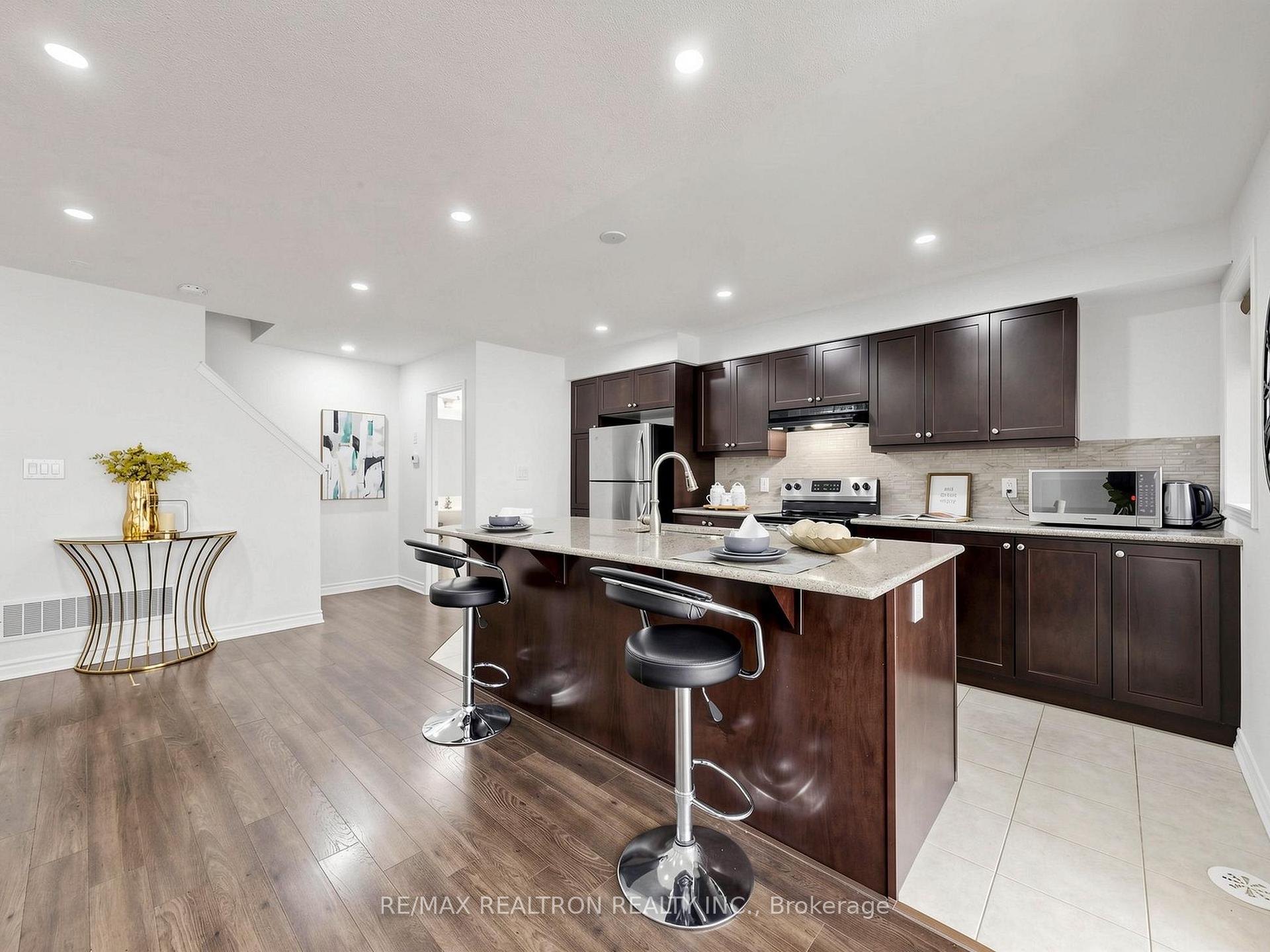 Photo 11 of 1072 Clipper Lane, Pickering, Rural Pickering — HOMEH