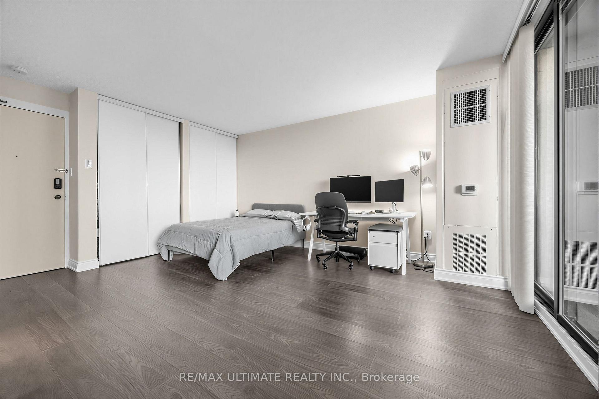 Photo 5 of Unit 603, 720 Spadina Avenue, Toronto, University — HOMEH