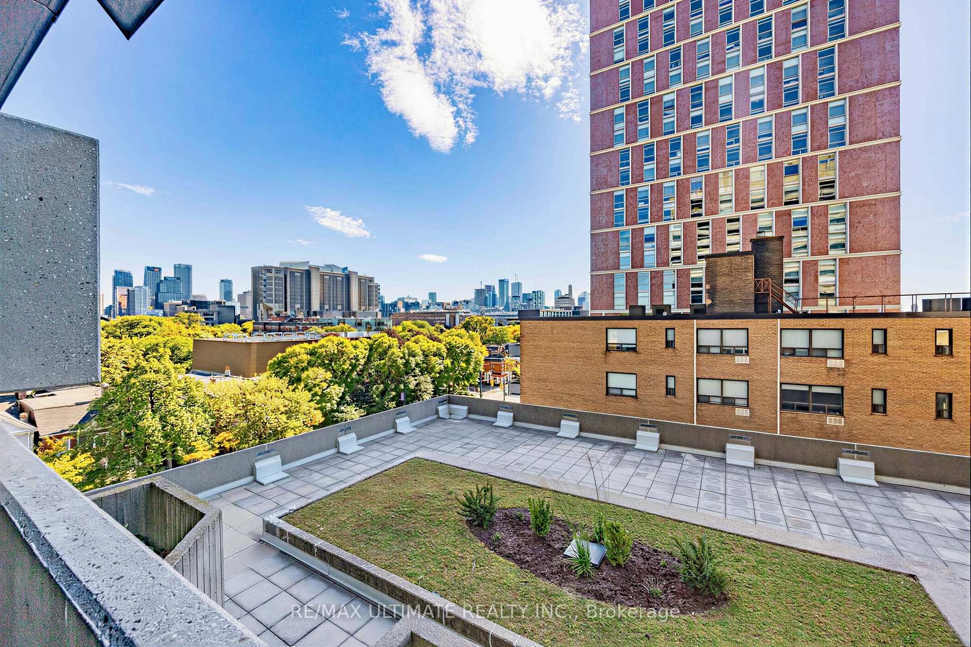 Photo 15 of Unit 603, 720 Spadina Avenue, Toronto, University — HOMEH