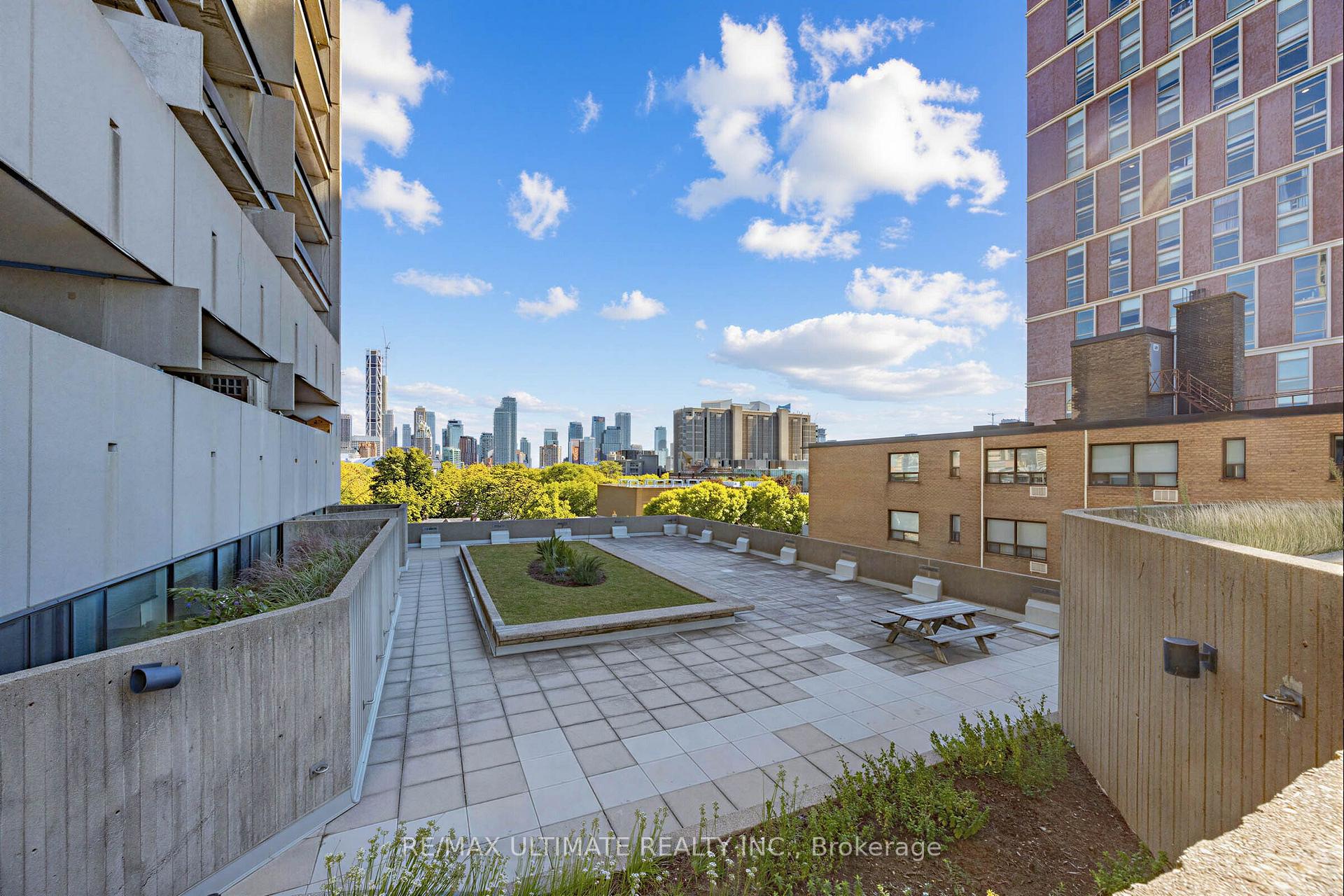 Photo 16 of Unit 603, 720 Spadina Avenue, Toronto, University — HOMEH