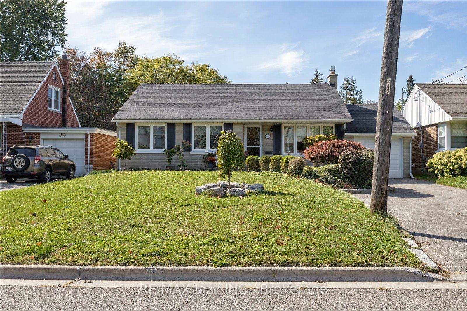 Photo 3 of 700 Grierson Street, Oshawa, Centennial — HOMEH