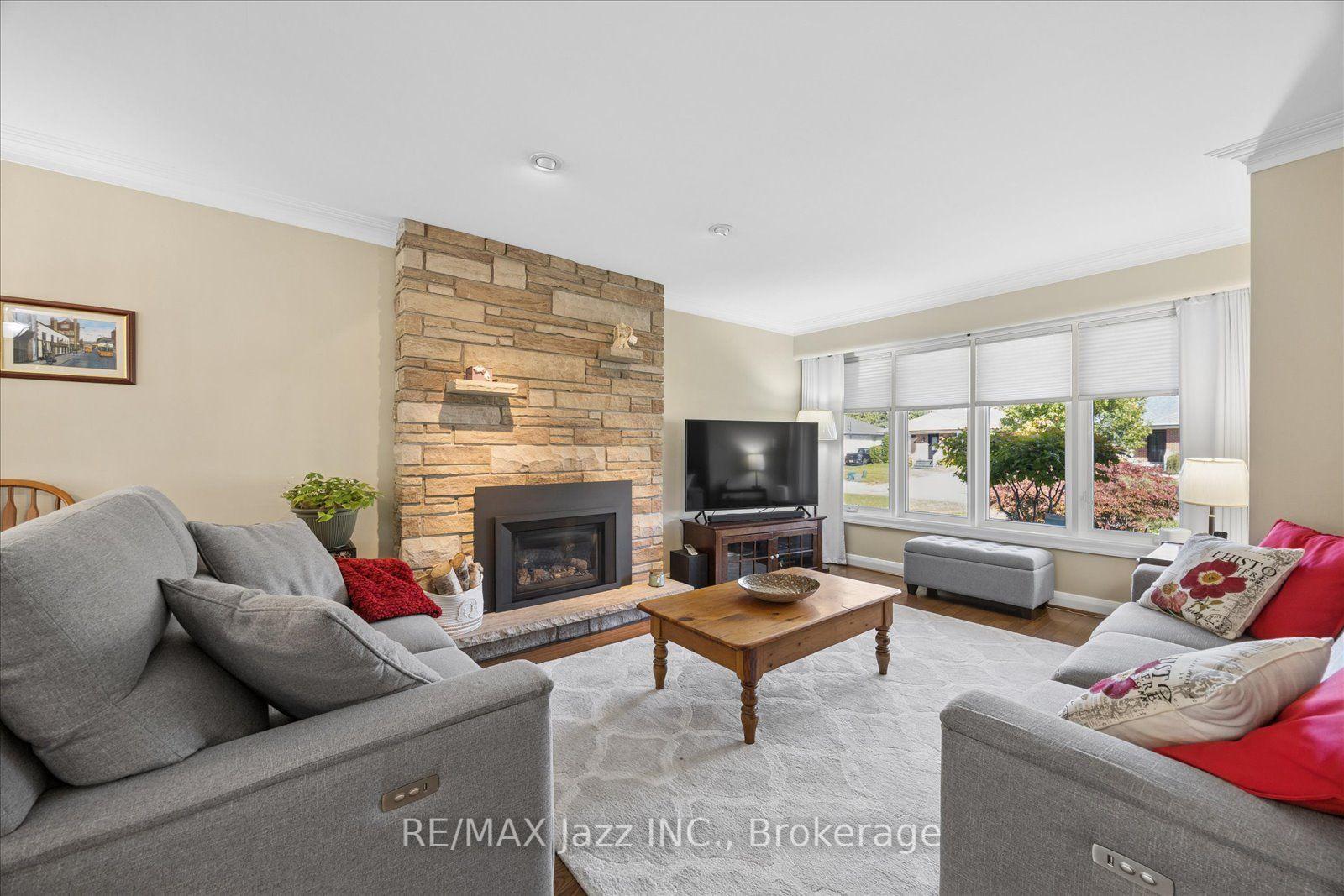 Photo 7 of 700 Grierson Street, Oshawa, Centennial — HOMEH