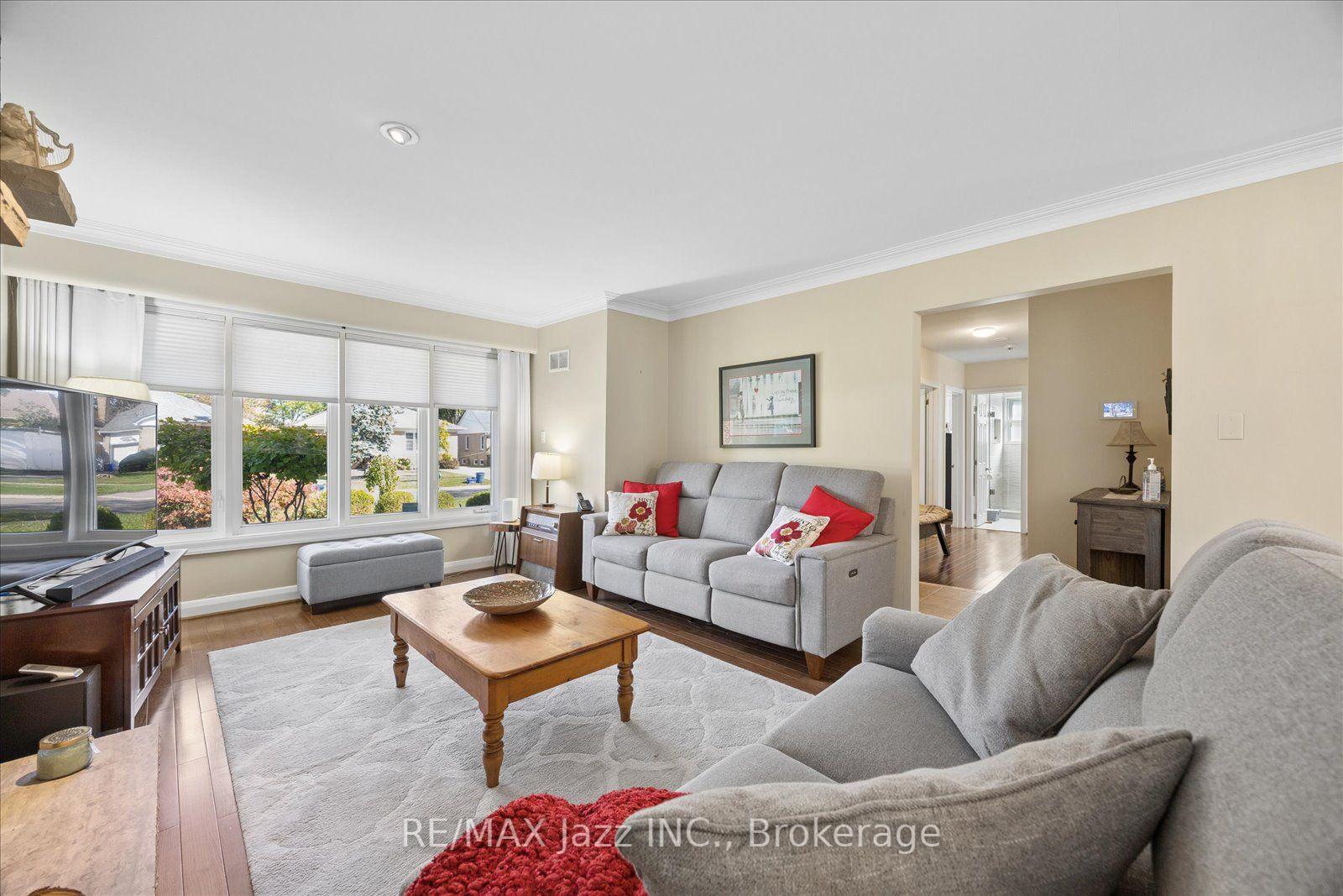 Photo 8 of 700 Grierson Street, Oshawa, Centennial — HOMEH