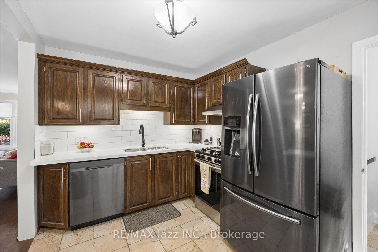 Photo 14 of 700 Grierson Street, Oshawa, Centennial — HOMEH