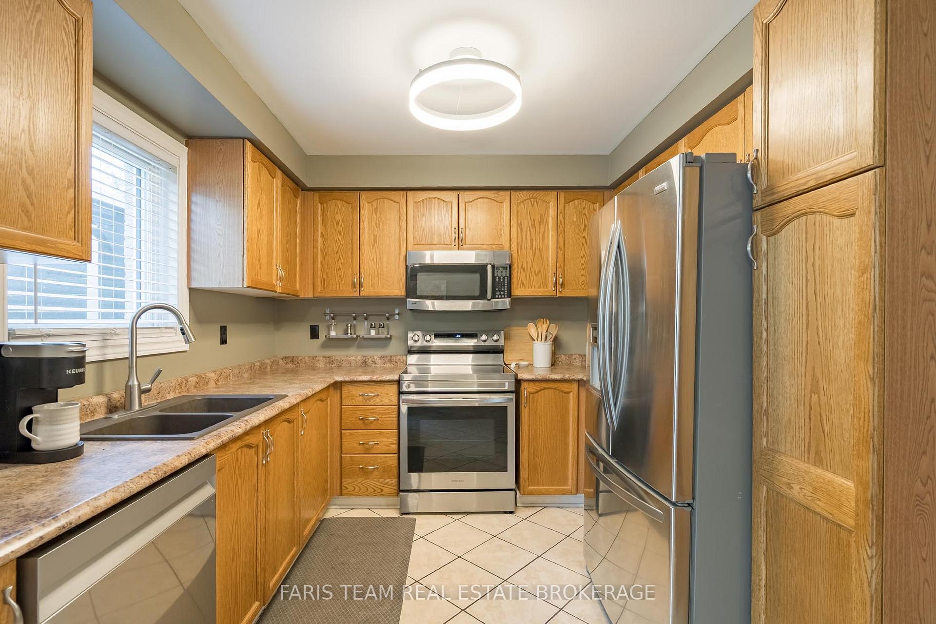 Photo 5 of 4 Bluegrass Drive, Barrie, Holly — HOMEH