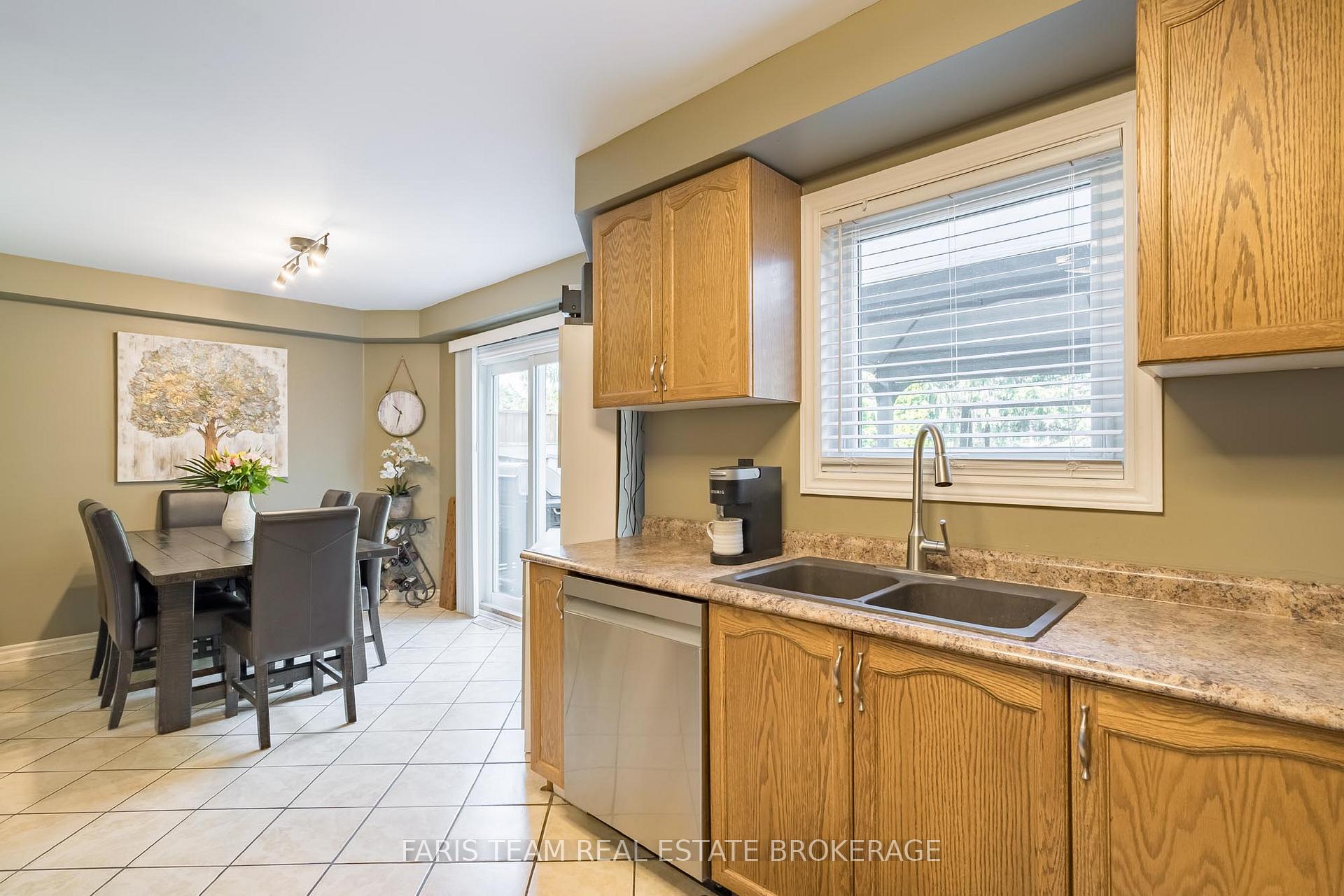 Photo 9 of 4 Bluegrass Drive, Barrie, Holly — HOMEH