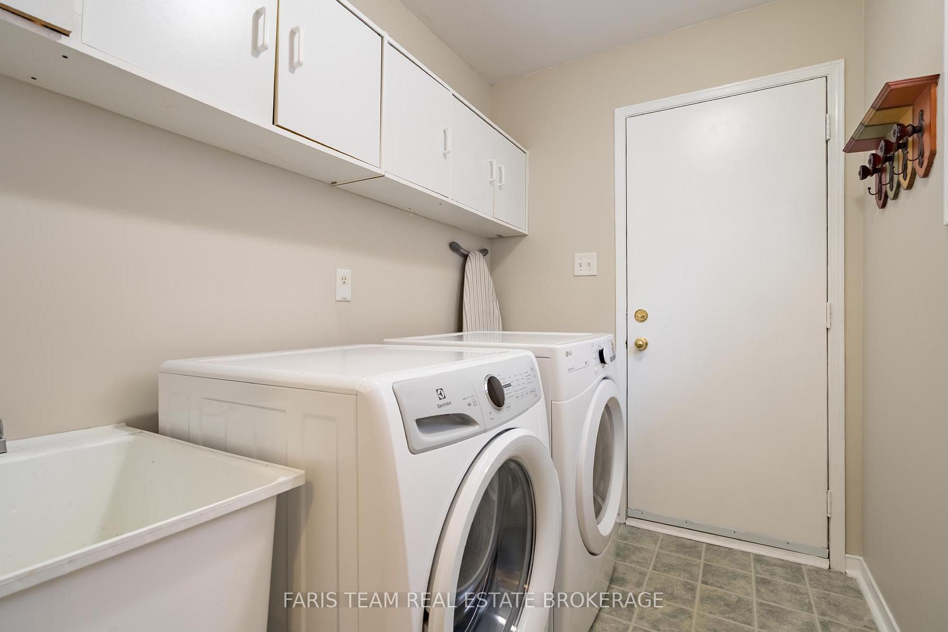 Photo 16 of 4 Bluegrass Drive, Barrie, Holly — HOMEH