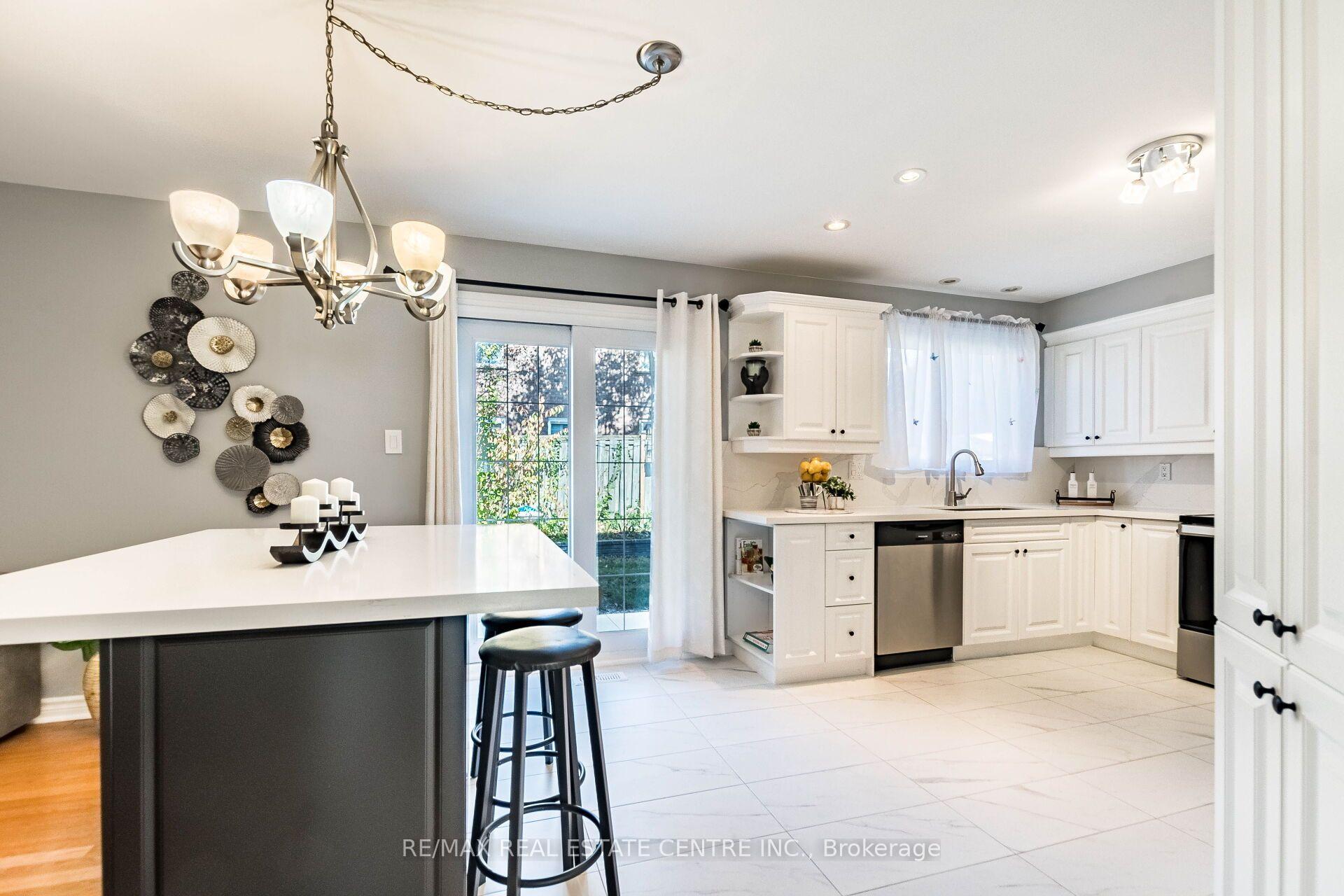 Photo 14 of 1153 Deer Run, Mississauga, Creditview — HOMEH