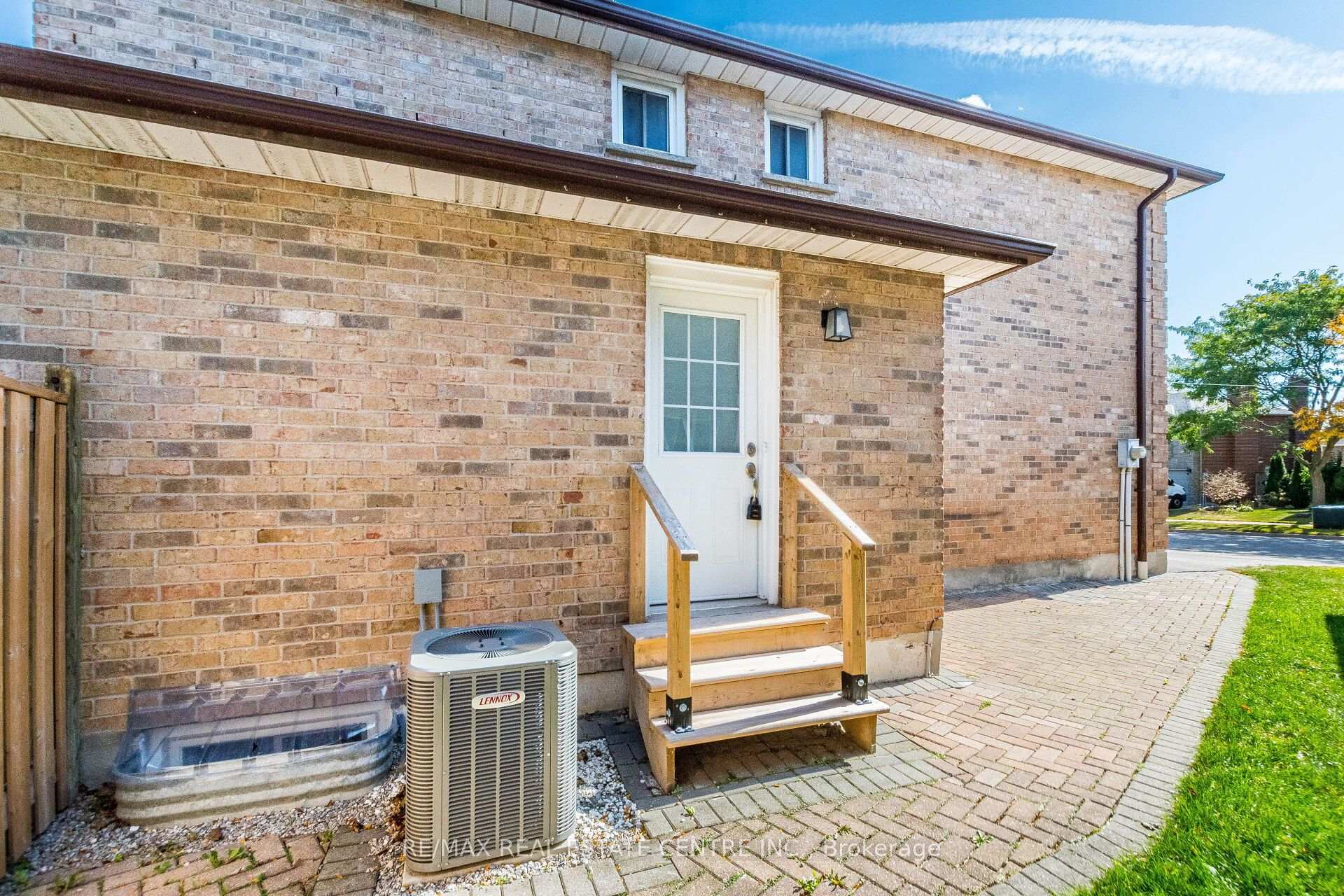 Photo 39 of 1153 Deer Run, Mississauga, Creditview — HOMEH