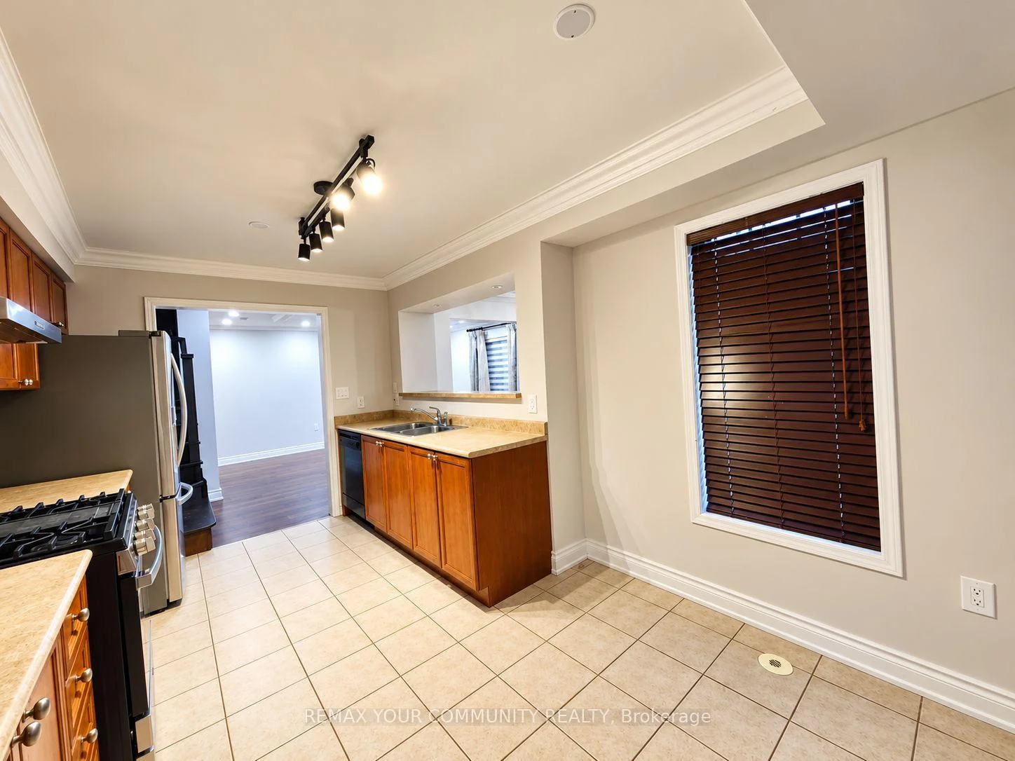 Photo 3 of 10 Snowgoose Terrace, Scarborough, Rouge — HOMEH