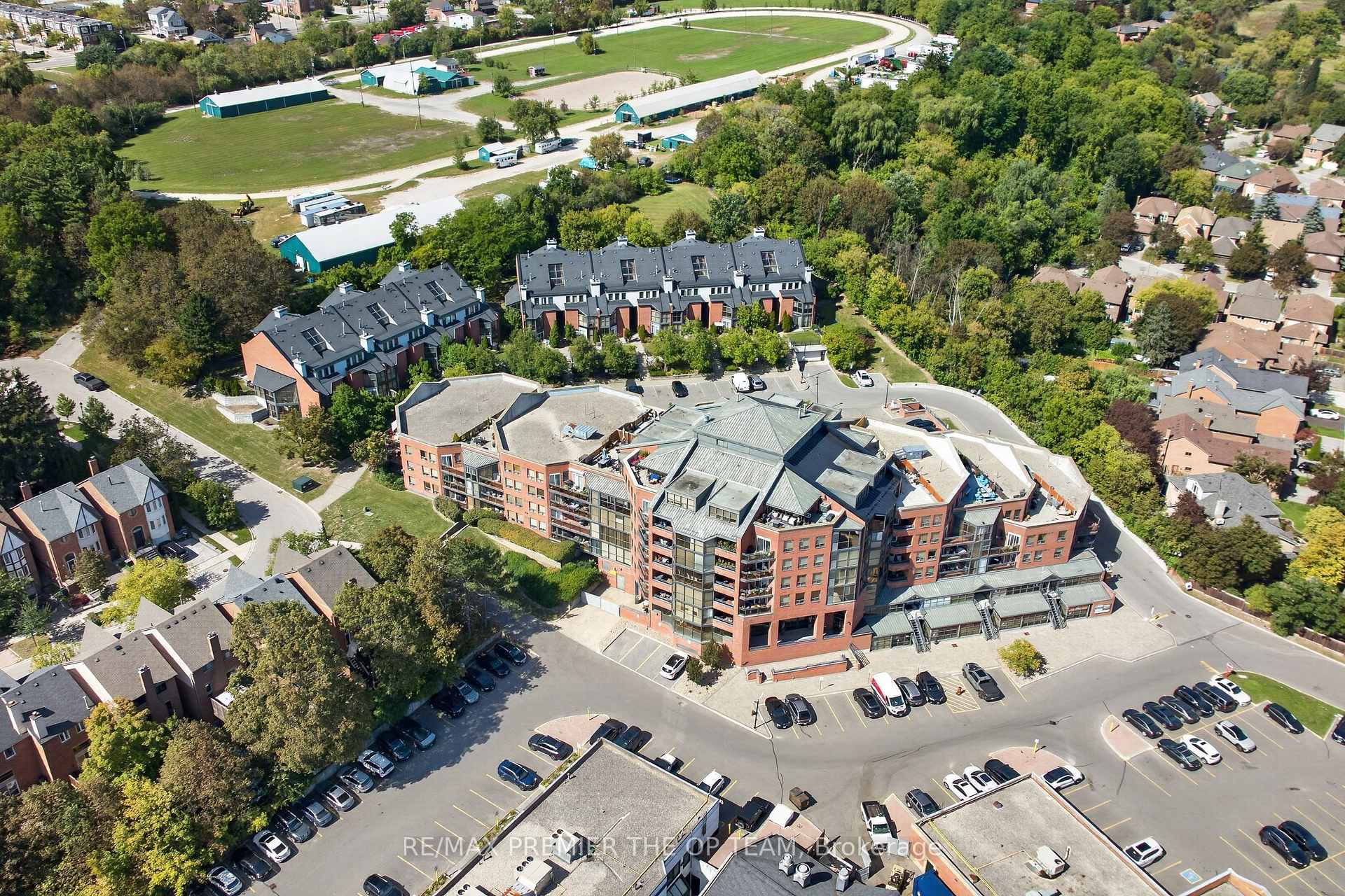 Photo 2 of Unit 404, 100 Arbors Lane, Vaughan, West Woodbridge — HOMEH