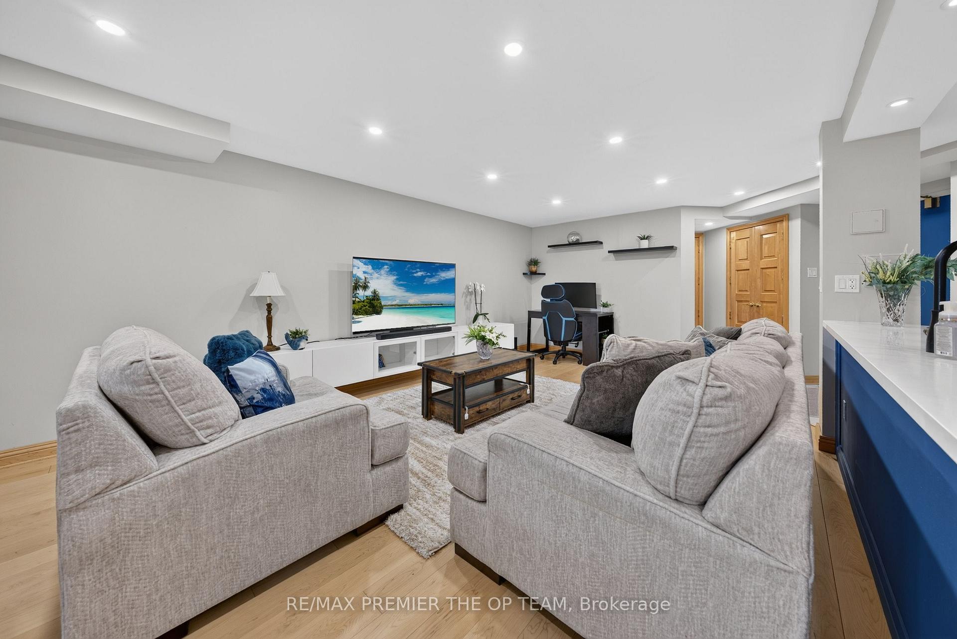 Photo 4 of Unit 404, 100 Arbors Lane, Vaughan, West Woodbridge — HOMEH