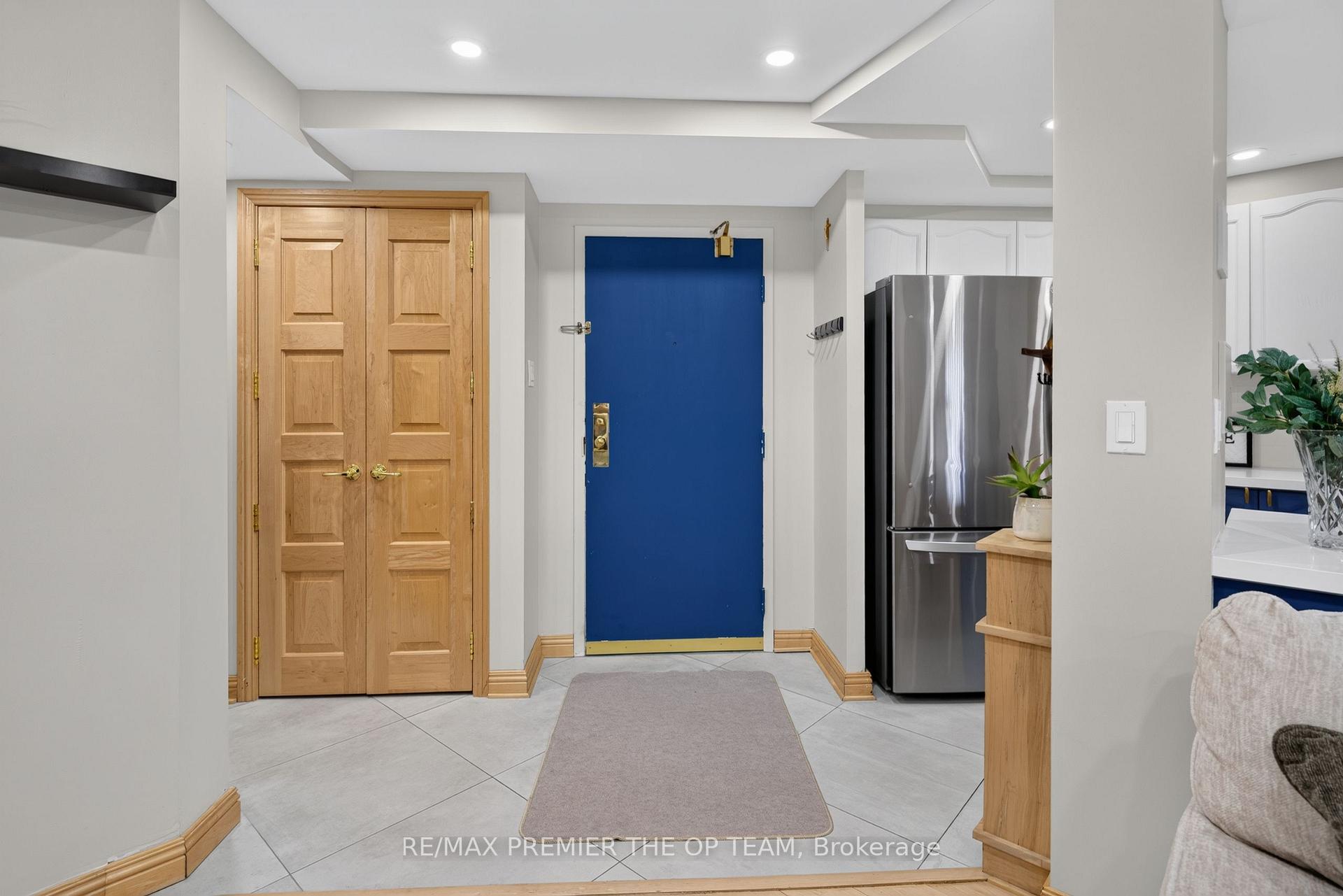 Photo 5 of Unit 404, 100 Arbors Lane, Vaughan, West Woodbridge — HOMEH