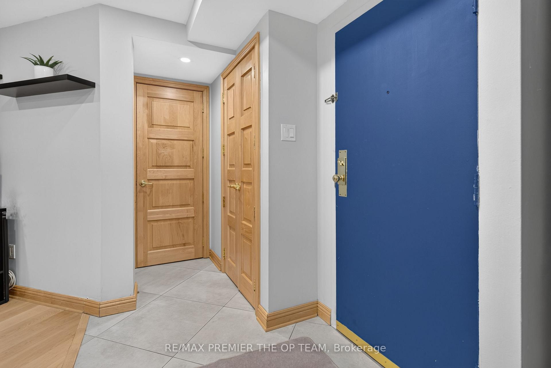 Photo 6 of Unit 404, 100 Arbors Lane, Vaughan, West Woodbridge — HOMEH