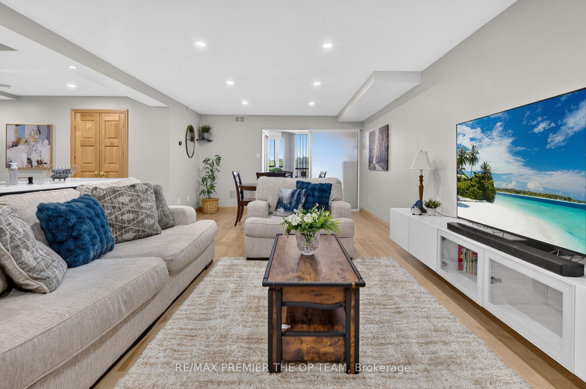 Photo 7 of Unit 404, 100 Arbors Lane, Vaughan, West Woodbridge — HOMEH