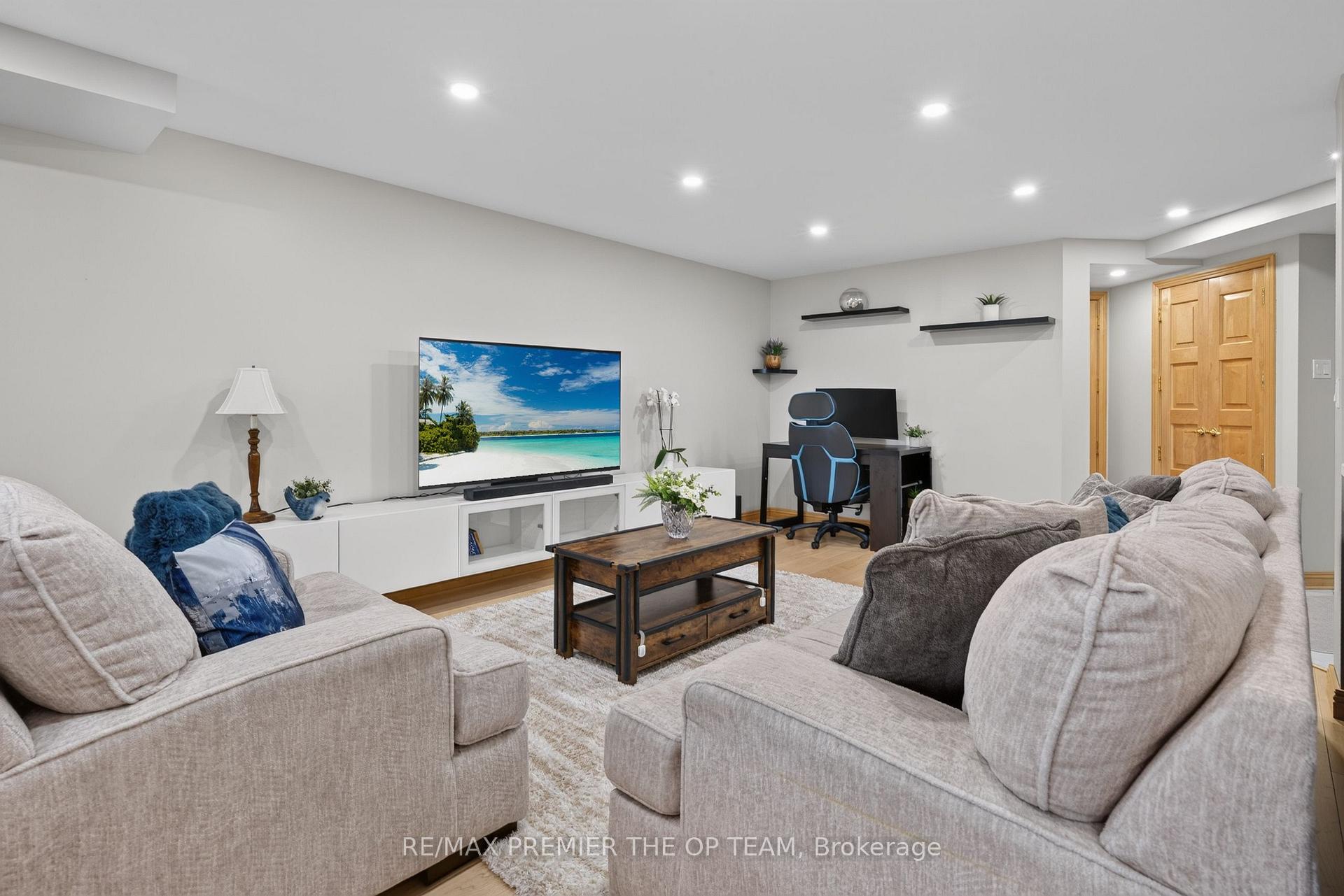 Photo 9 of Unit 404, 100 Arbors Lane, Vaughan, West Woodbridge — HOMEH