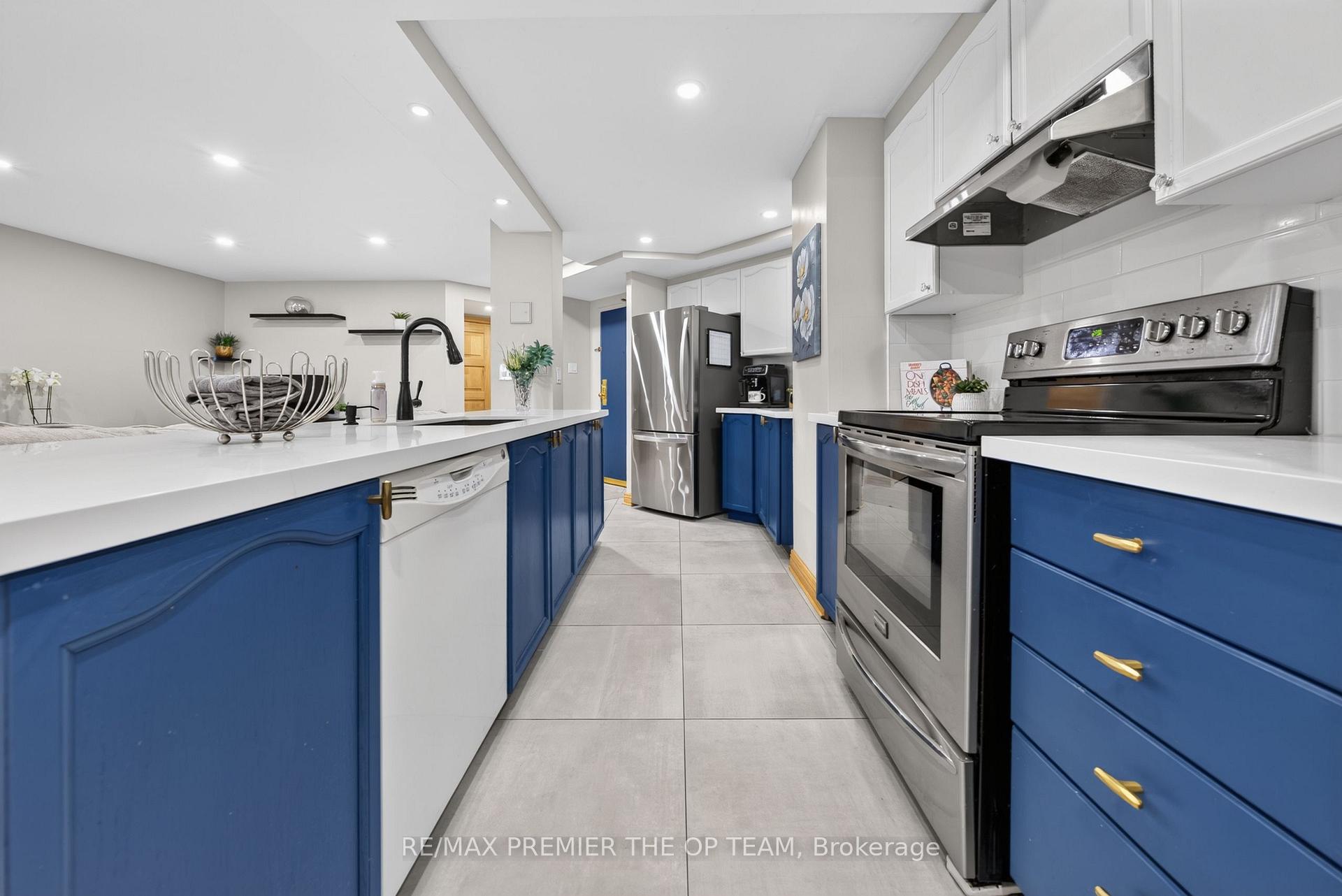 Photo 13 of Unit 404, 100 Arbors Lane, Vaughan, West Woodbridge — HOMEH
