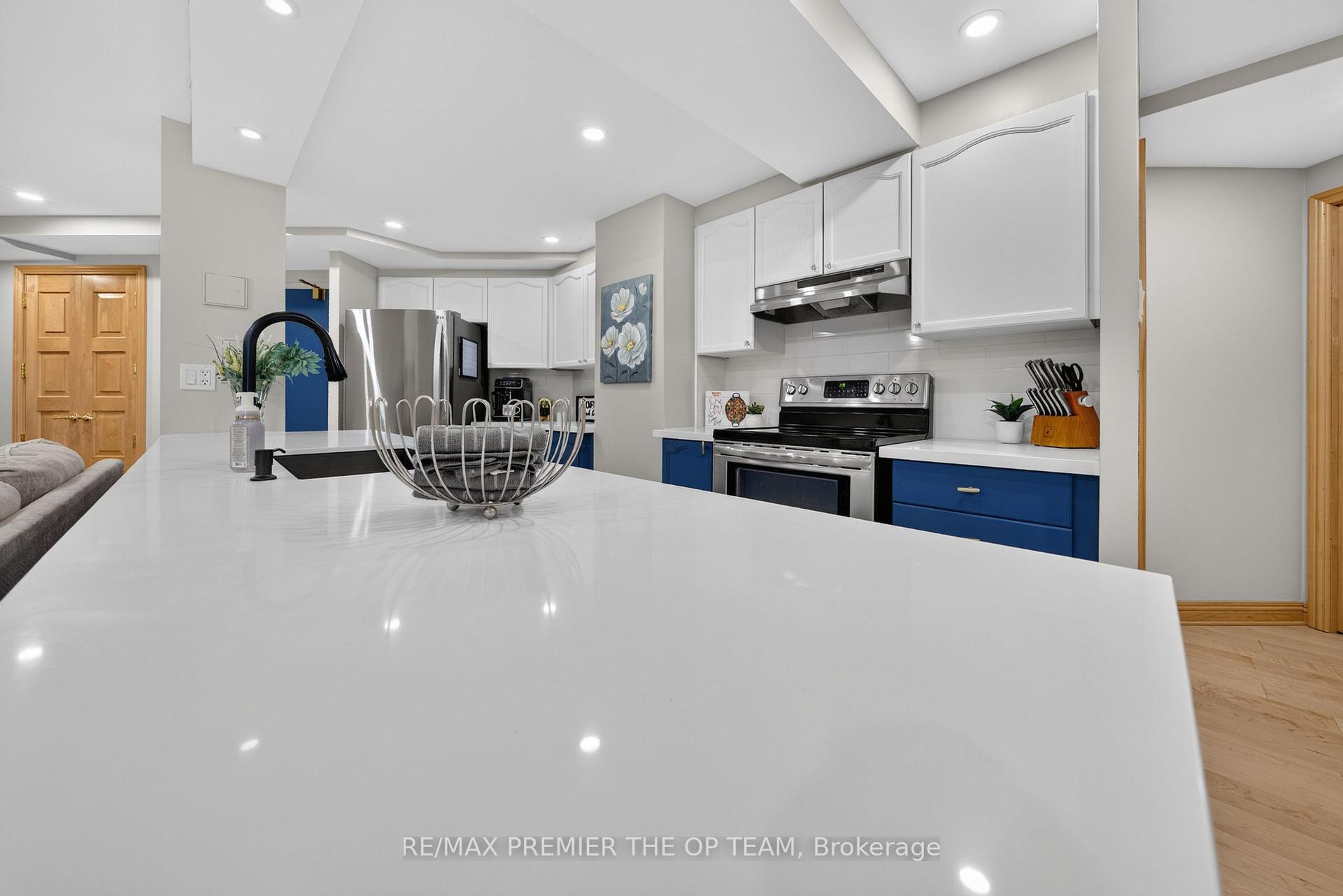 Photo 14 of Unit 404, 100 Arbors Lane, Vaughan, West Woodbridge — HOMEH